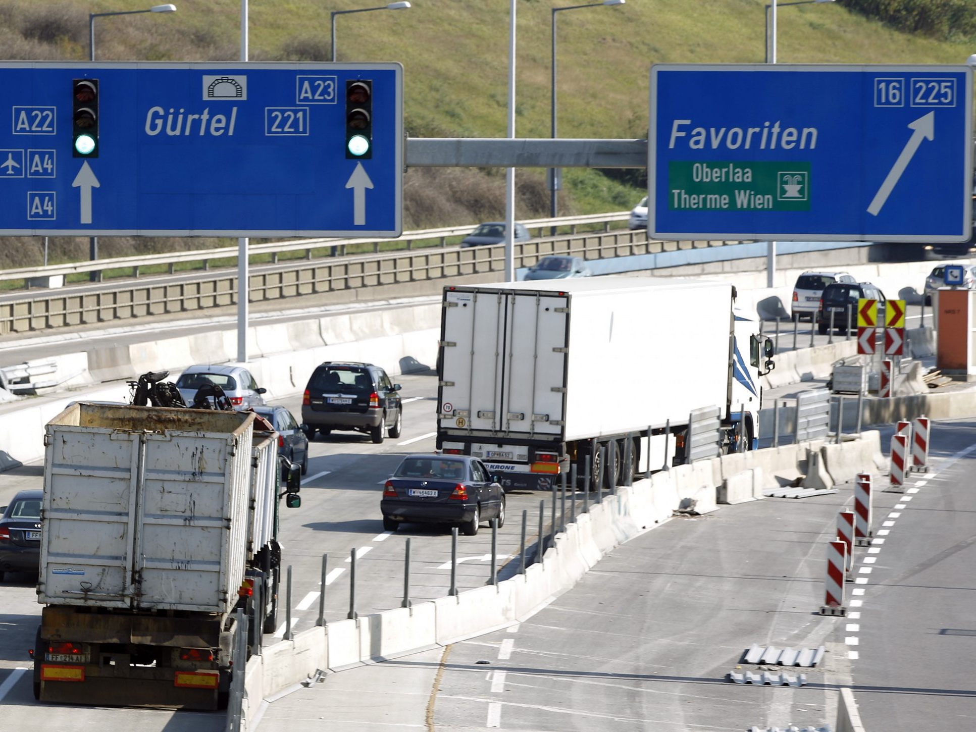 Die Südosttangentenauffahrt Favoriten wird für zwei Tage zeitweise gesperrt. Die Südosttangentenauffahrt Favoriten wird für zwei Tage zeitweise gesperrt.