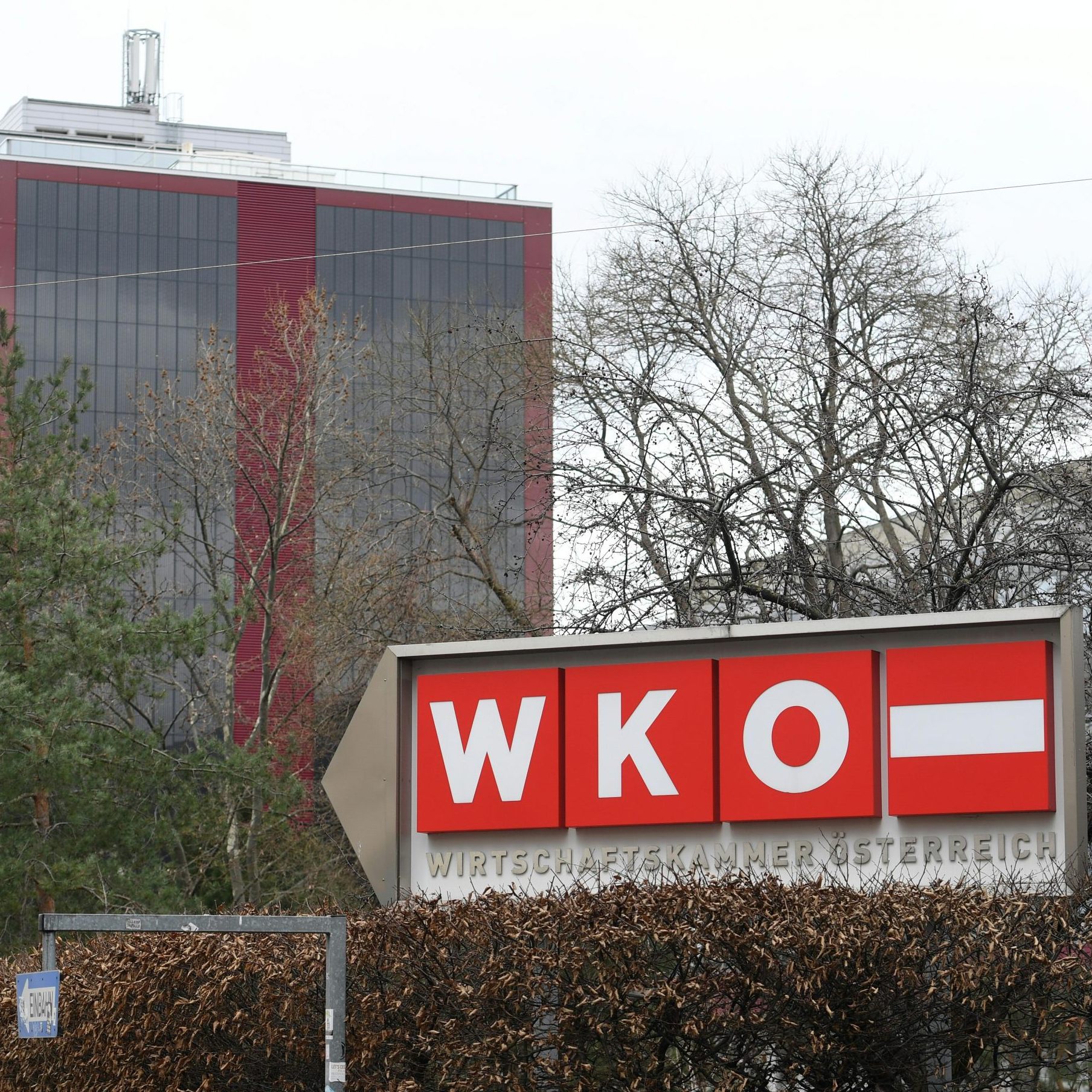 "Dass die Wirtschaft auf das zweite Rezessionsjahr in Folge zusteuert, zeigt sich auch im Budget der Wirtschaftskammer", erklärte der Vizepräsident.