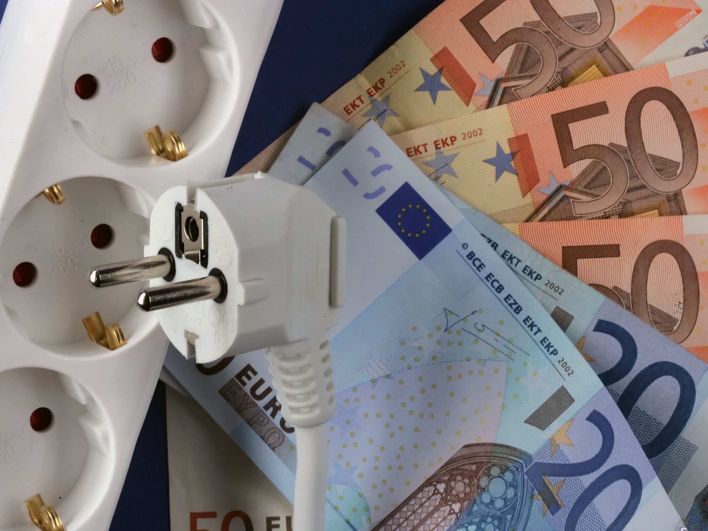 Die Netzkosten für Strom und Gas steigen 2025 deutlich. Die Netzkosten für Strom und Gas steigen 2025 deutlich.