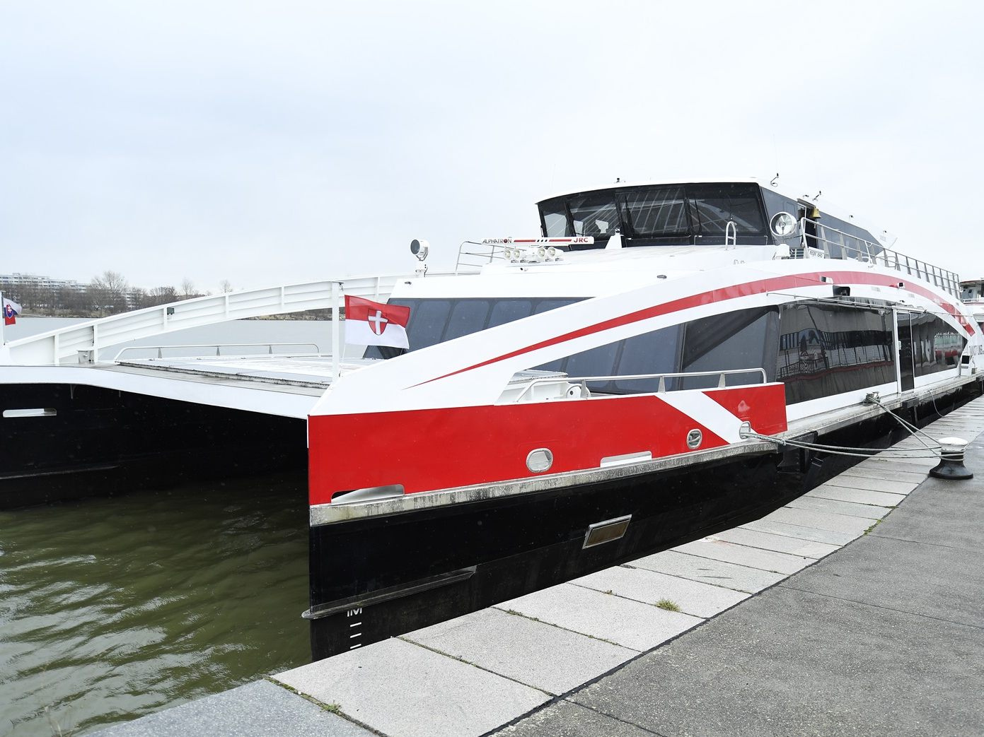 Vor Weihnachten gibt es Adventfahrten von Wien nach Bratislava mit dem Twin City Liner.