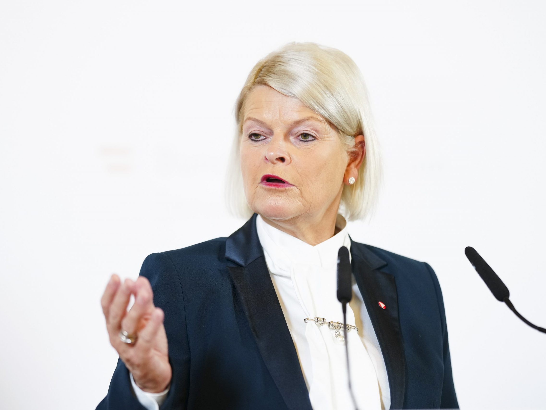 "Die Personalhoheit, die gehört in das Ressort, das dafür die Verantwortung trägt", so Verteidigungsministerin Tanner. "Die Personalhoheit, die gehört in das Ressort, das dafür die Verantwortung trägt", so Verteidigungsministerin Tanner.