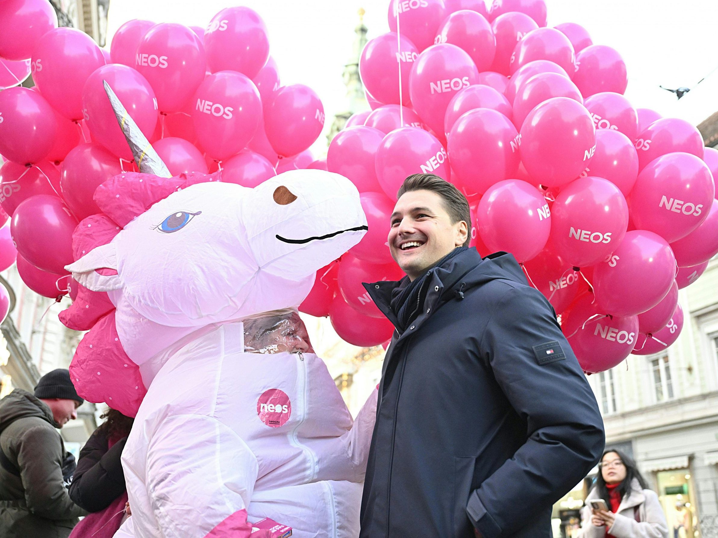 Auch ein Einhorn war beim NEOS-Wahlkampfabschluss vor der Steiermark-Wahl mit dabei.