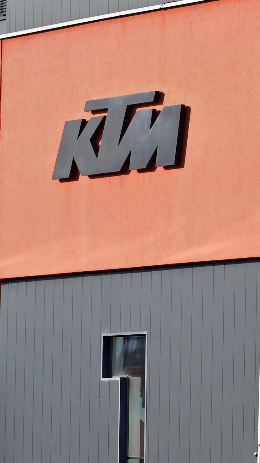 Insgesamt seien mehr als 3.000 Dienstnehmer betroffen.