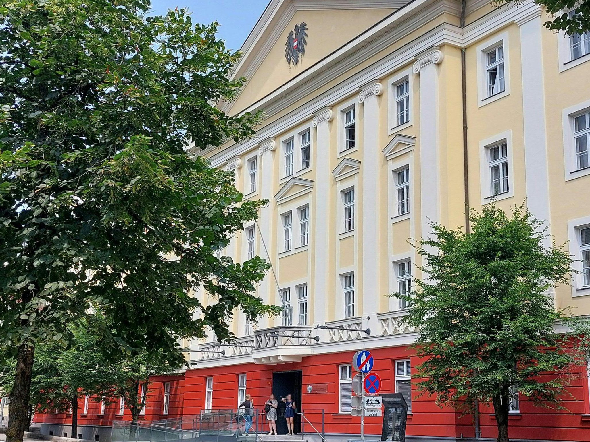 Der Angeklagte erklärte Rechtsmittelverzicht, Staatsanwalt Barsch gab keine Erklärung ab.