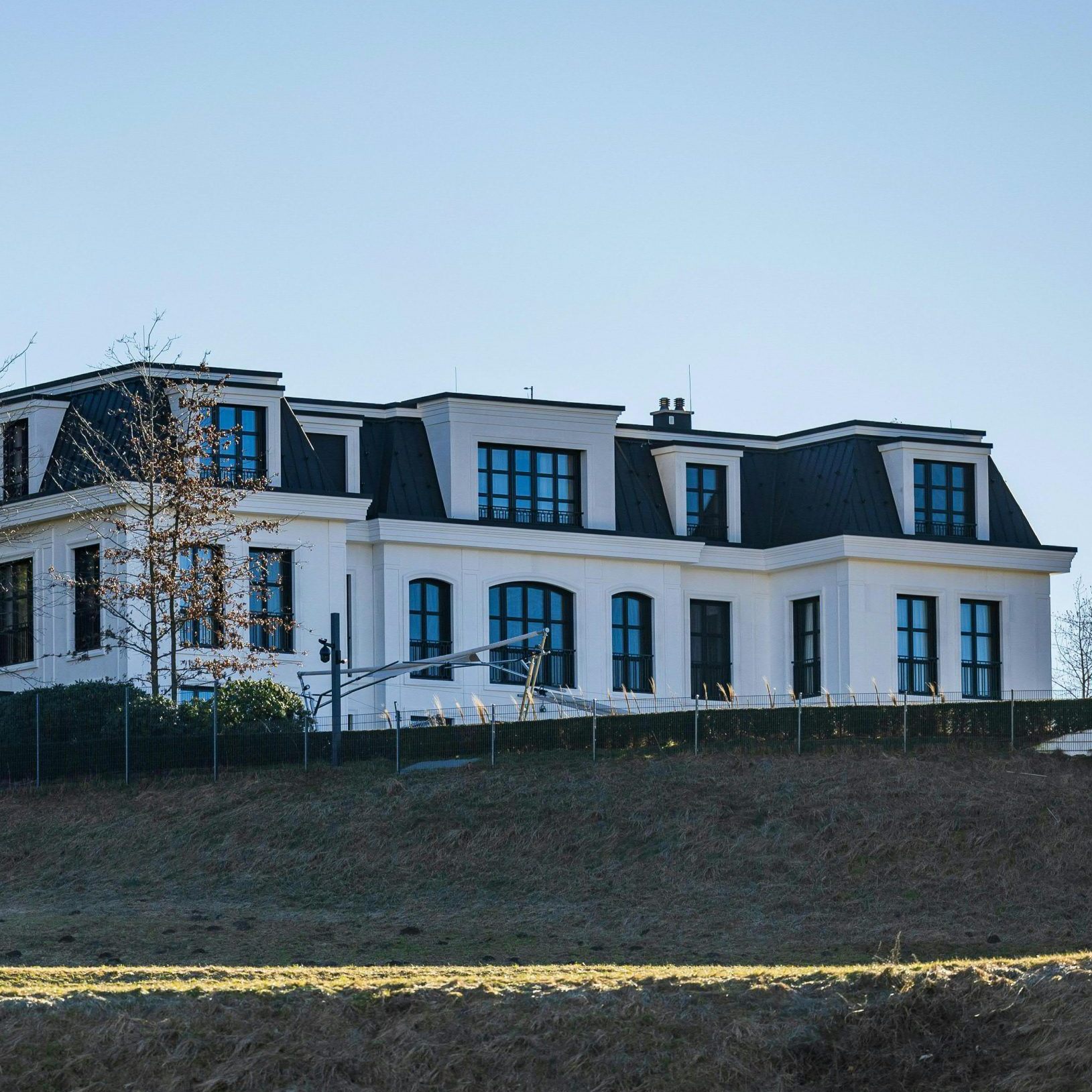 Rene Benkos Mutter zahlt Sohn die Villen-Miete.