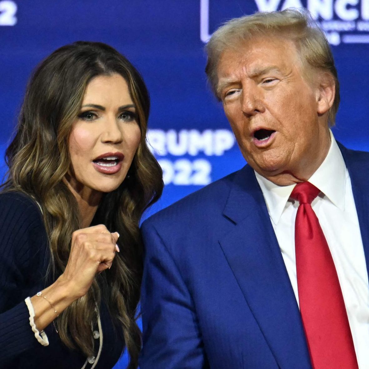 Die Trump-Unterstützerin Kristi Noem soll nach Informationen des TV-Senders CNN Heimatschutzministerin werden.