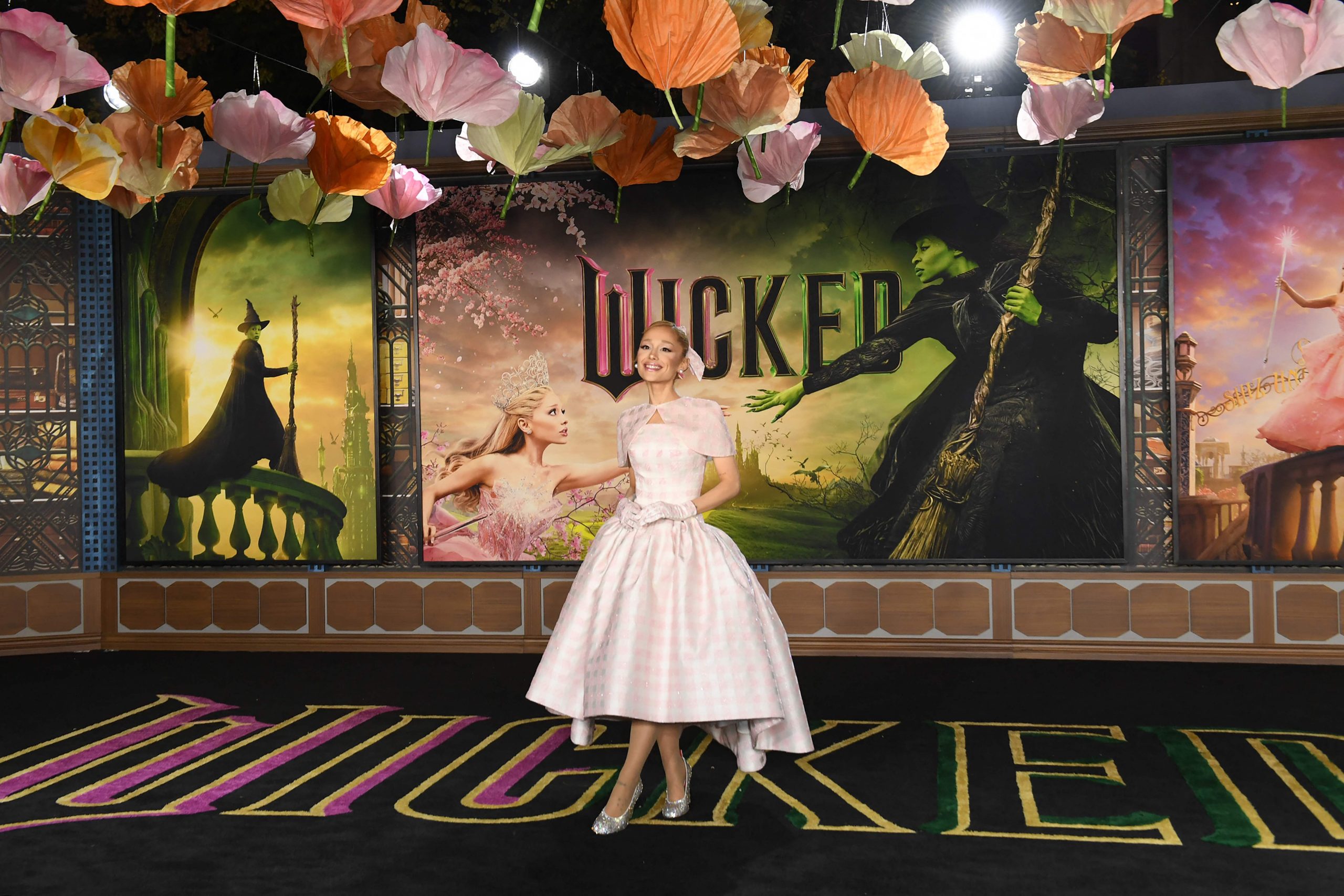 Die US-Sängerin Ariana Grande besucht die Premiere von Universals "Wicked" im Dorothy Chandler Pavilion in Los Angeles am 9. November 2024. Die US-Sängerin Ariana Grande besucht die Premiere von Universals "Wicked" im Dorothy Chandler Pavilion in Los Angeles am 9. November 2024.