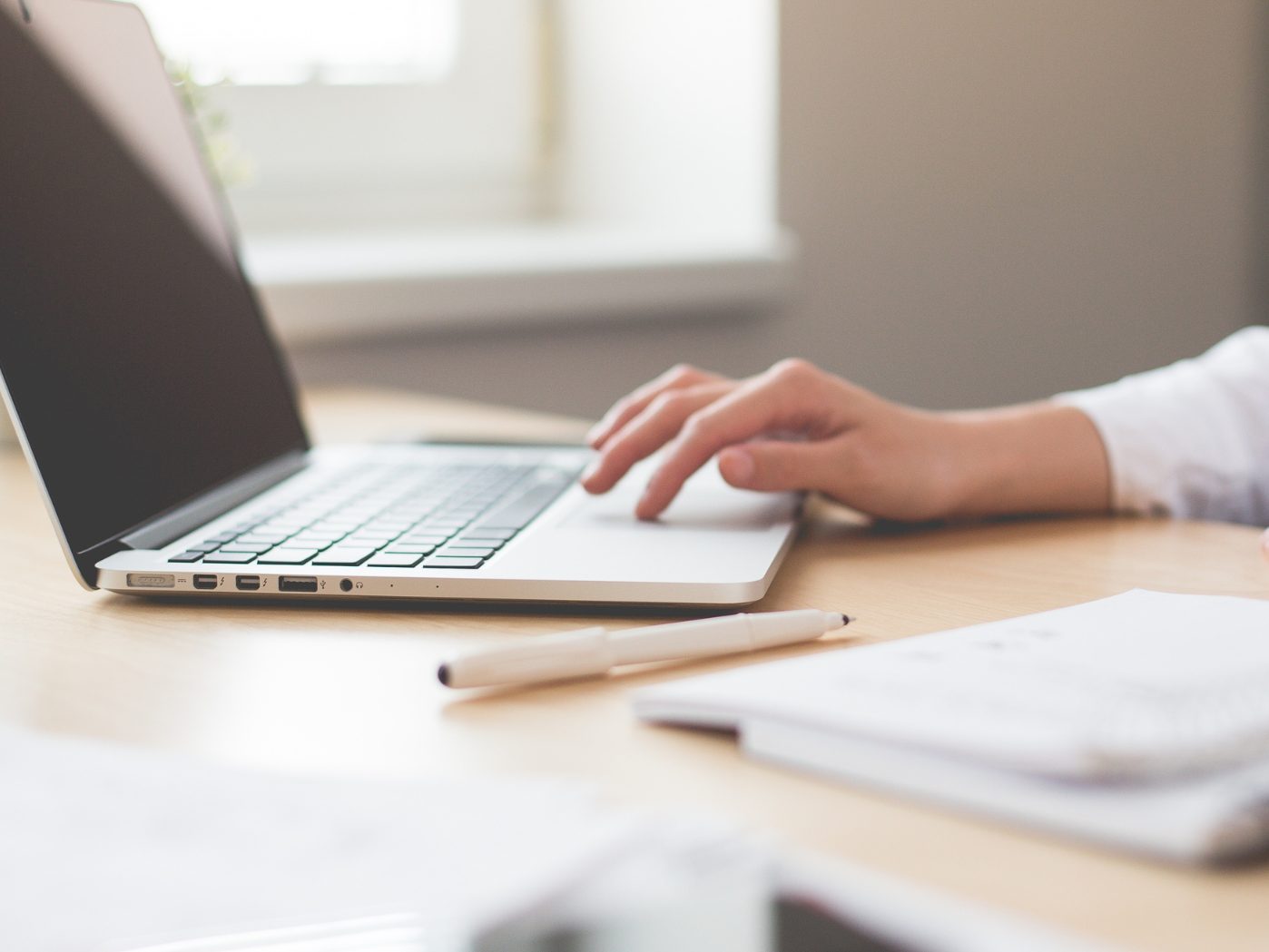 Die Forderung nach länger arbeiten werde nichts bringen, wenn viele Personen über 55 Jahre gar nicht mehr beschäftigt werden, so AK-Expertin Ines Stilling.