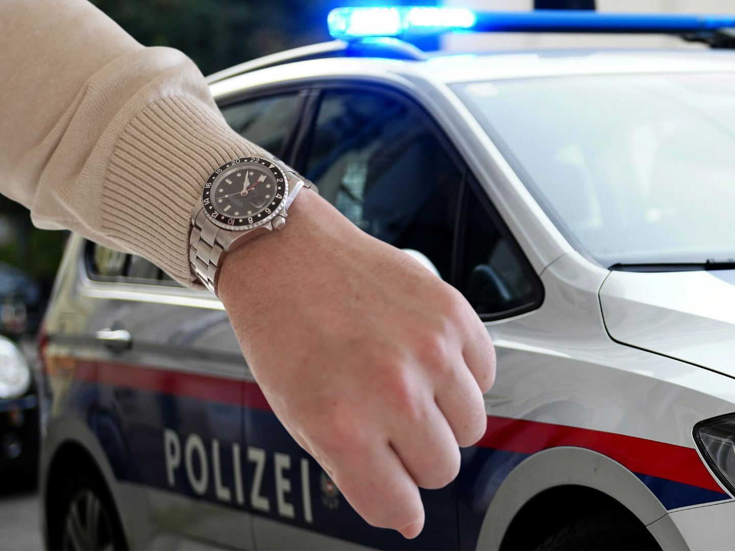 Nach den beiden Personen wurde nach dem Raub einer Luxusuhr gefahndet. Nach den beiden Personen wurde nach dem Raub einer Luxusuhr gefahndet.