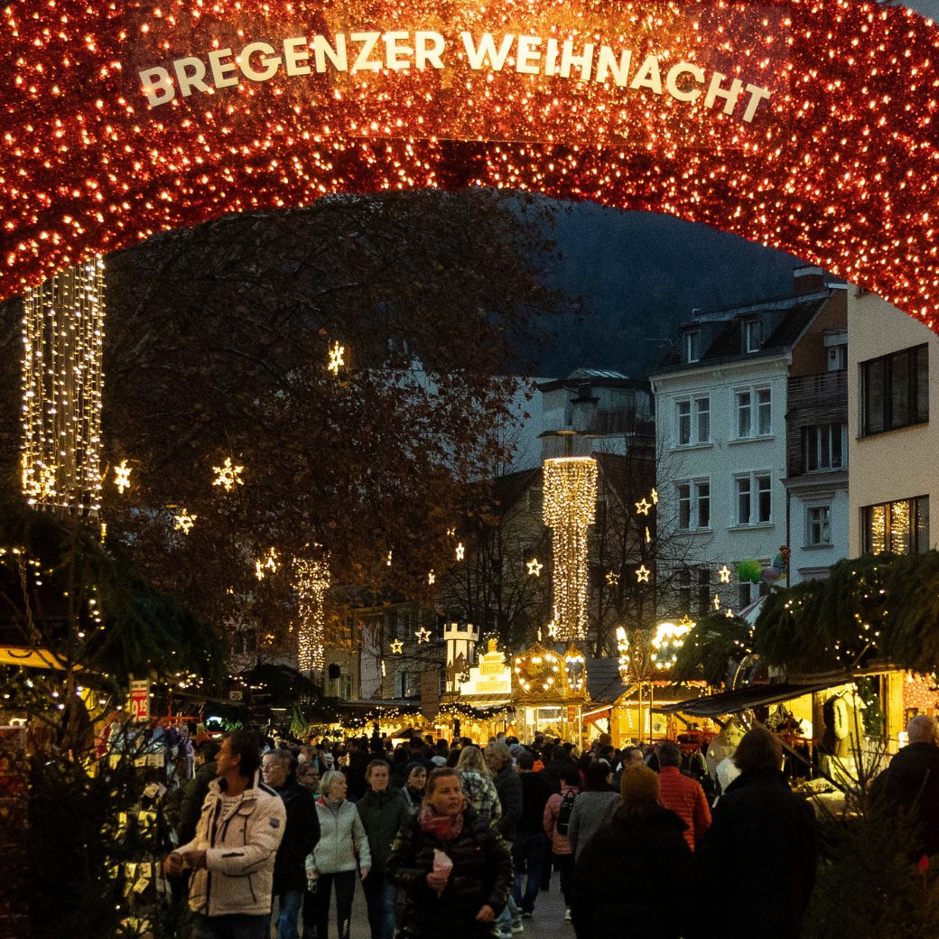Stimmungsvolle Weihnachtsmärkte im Bezirk Bregenz bieten festliches Flair und vielfältige Erlebnisse für Groß und Klein.