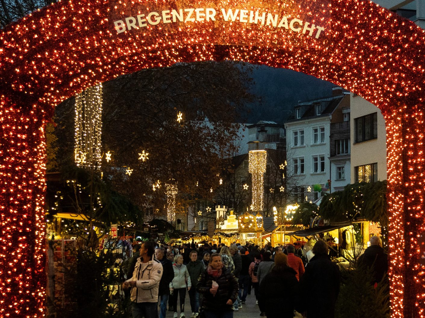 Stimmungsvolle Weihnachtsmärkte im Bezirk Bregenz bieten festliches Flair und vielfältige Erlebnisse für Groß und Klein. Stimmungsvolle Weihnachtsmärkte im Bezirk Bregenz bieten festliches Flair und vielfältige Erlebnisse für Groß und Klein.
