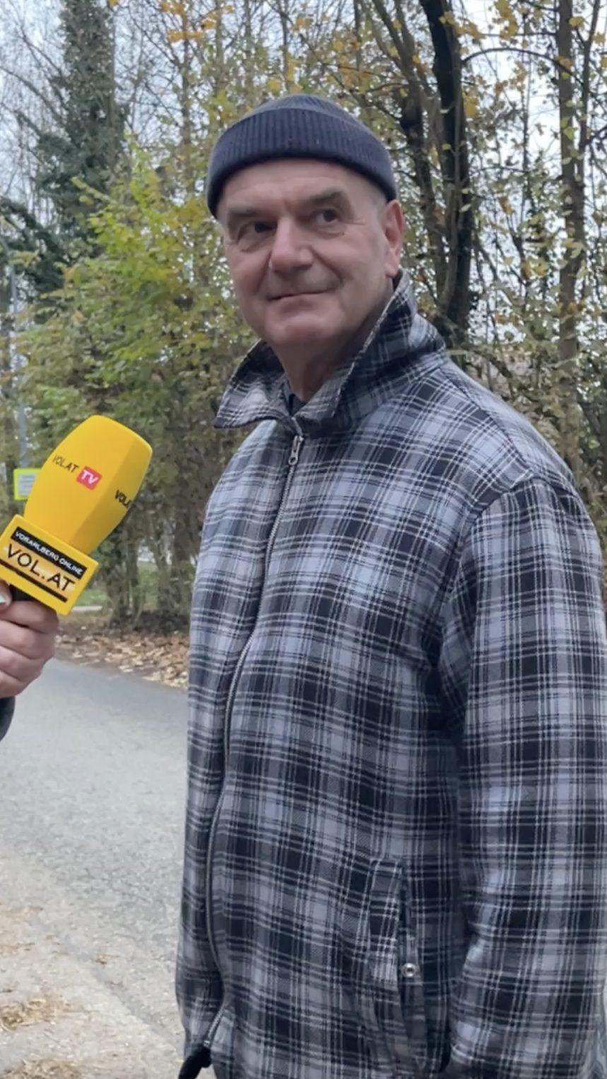 Leo aus Frastanz freut sich über die neue Ampel.