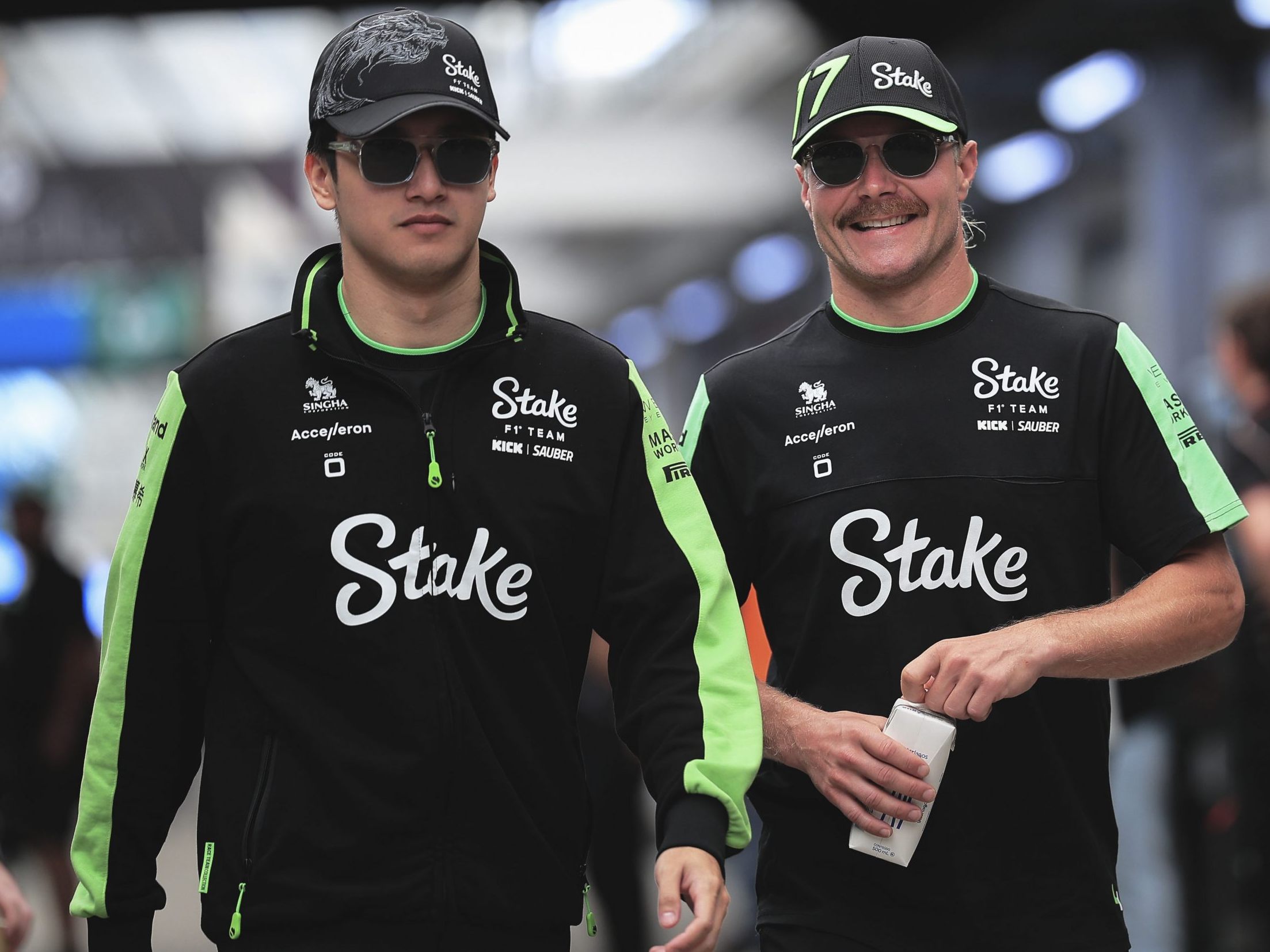 Guanyu Zhou und Valtteri Bottas Guanyu Zhou und Valtteri Bottas