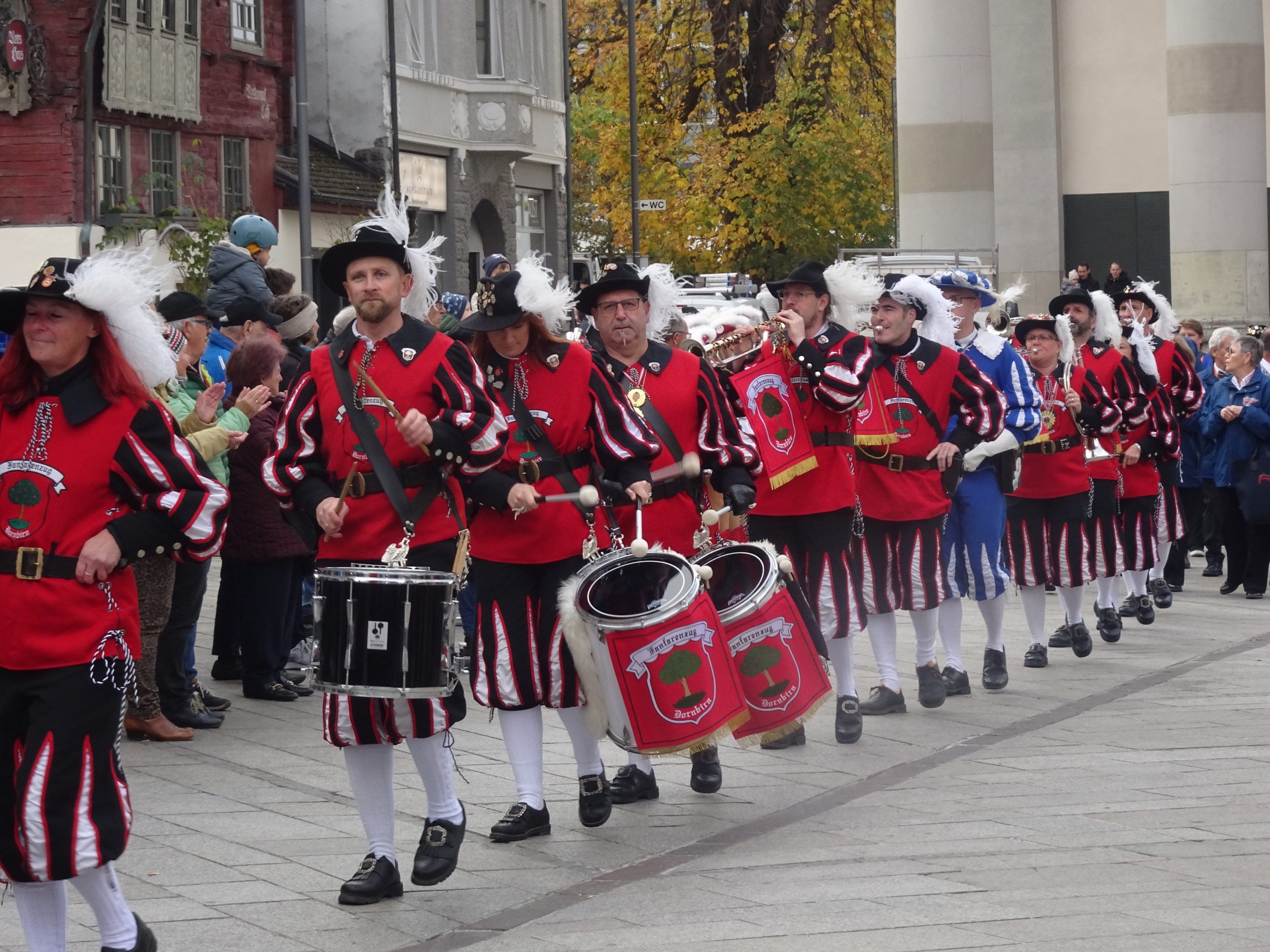 Pünktlich um 11.11 Uhr wurde mit dem Einzug des Dornbirner Fanfarenzugs der Fasching eröffnet. Pünktlich um 11.11 Uhr wurde mit dem Einzug des Dornbirner Fanfarenzugs der Fasching eröffnet.