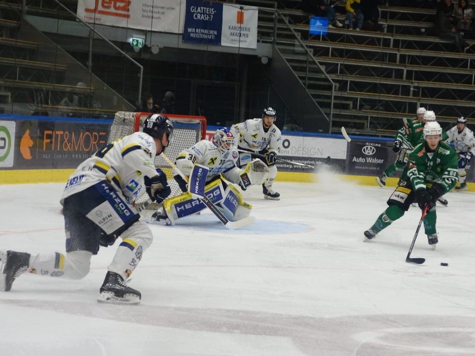 Gegen die Defensivabteilung der Zeller Eisbären gab es für die Wälder kein Durchkommen.