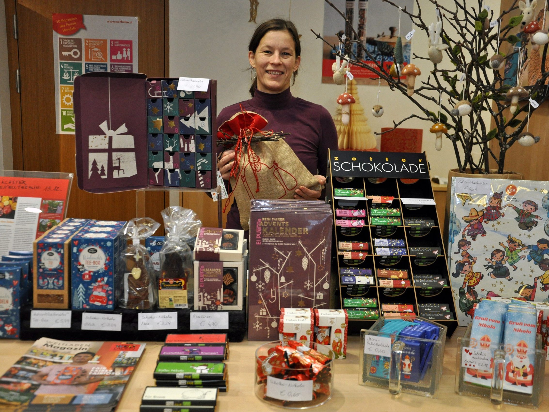 Im Weltladen Dornbirn gibt es im Advent eine große Vielfalt an fair gehandelten Naschereien. Im Weltladen Dornbirn gibt es im Advent eine große Vielfalt an fair gehandelten Naschereien.