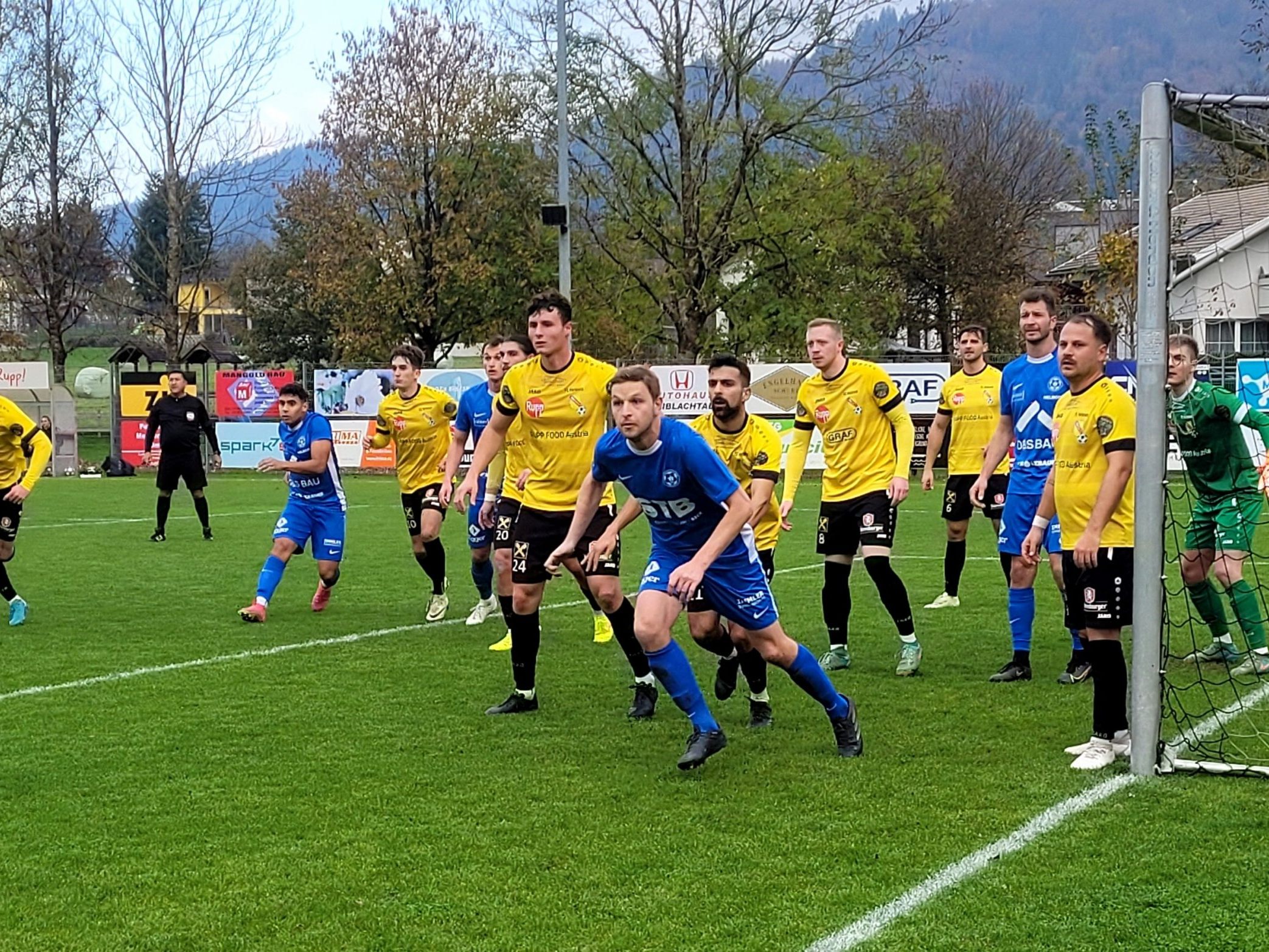 Ein volles Haus und beste Fußballstimmung: Besuchen Sie am Samstag auf dem Sportplatz Sandriesel das Vorarlbergliga-Spiel Rupp FOOD Austria FC Hörbranz gegen den FC Schwarzenberg. Spielbeginn ist um 14.30 Uhr. Ein volles Haus und beste Fußballstimmung: Besuchen Sie am Samstag auf dem Sportplatz Sandriesel das Vorarlbergliga-Spiel Rupp FOOD Austria FC Hörbranz gegen den FC Schwarzenberg. Spielbeginn ist um 14.30 Uhr.