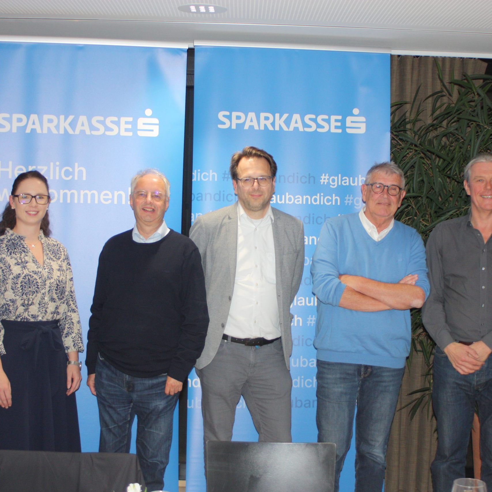 Wolfgang Ender, Nathalie Koch, Wolfgang Strauss, Christoph Grager, Bernhard Neuberger, Folke Postmayer und Stefan Strammer blicken zuversichtlich in die Zukunft von FC BW Feldkirch.