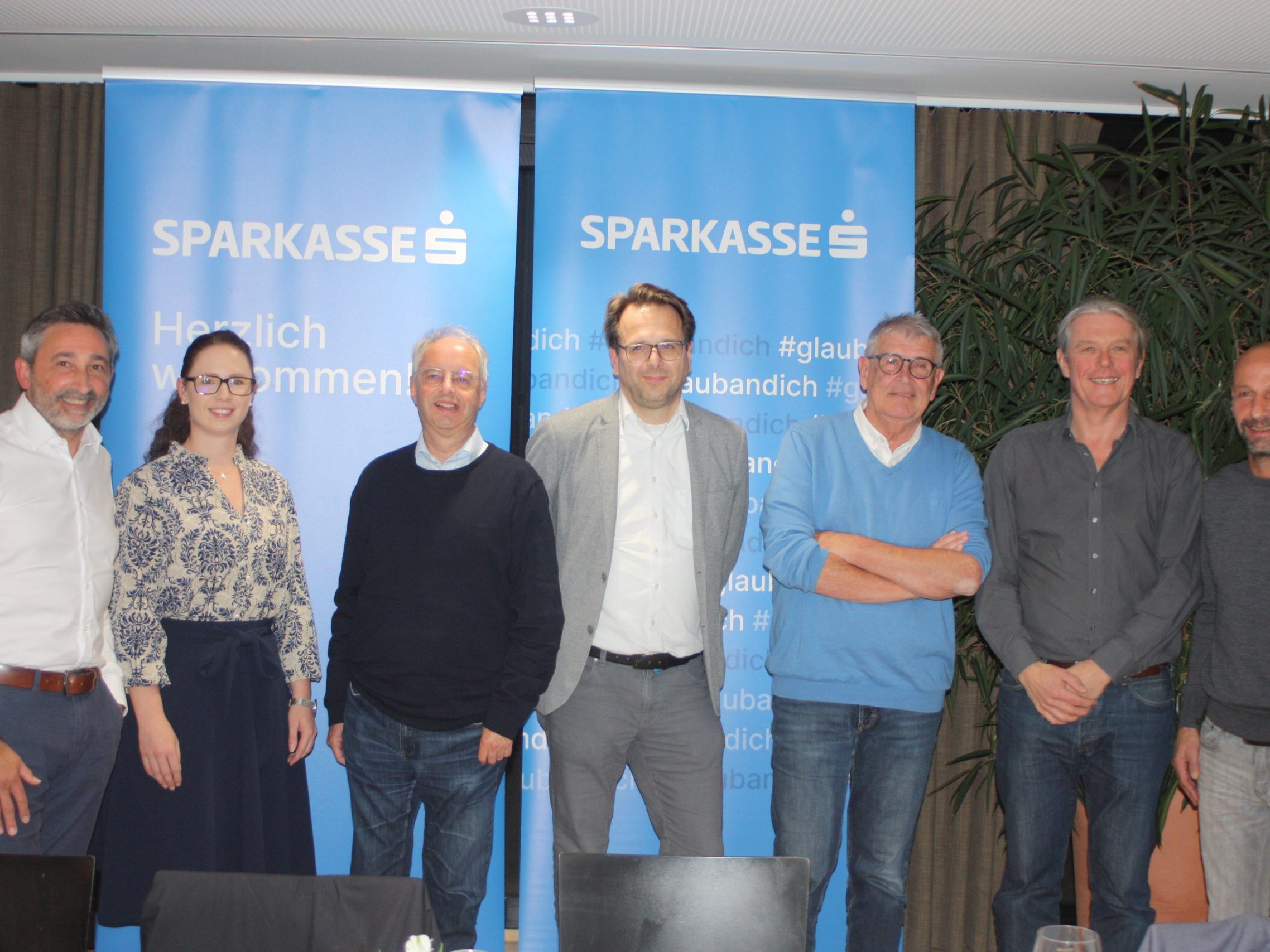 Wolfgang Ender, Nathalie Koch, Wolfgang Strauss, Christoph Grager, Bernhard Neuberger, Folke Postmayer und Stefan Strammer blicken zuversichtlich in die Zukunft von FC BW Feldkirch. Wolfgang Ender, Nathalie Koch, Wolfgang Strauss, Christoph Grager, Bernhard Neuberger, Folke Postmayer und Stefan Strammer blicken zuversichtlich in die Zukunft von FC BW Feldkirch.