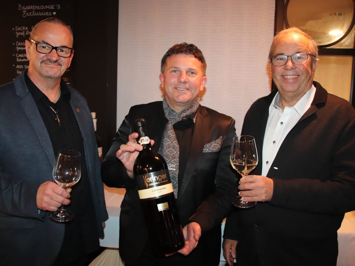 Gastgeber Christoph Sögner, Winzer Robert Keringer und Walter Pfanner. Gastgeber Christoph Sögner, Winzer Robert Keringer und Walter Pfanner.