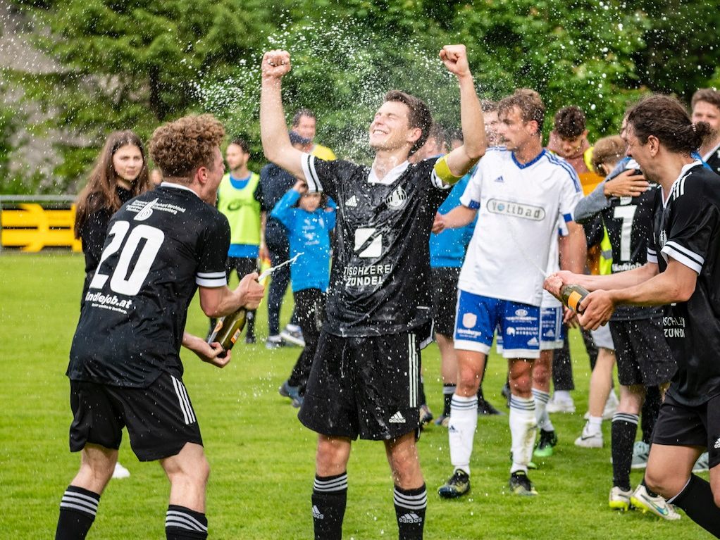 Die Scharzenberger möchten jubelnd in die Winterpause gehen.