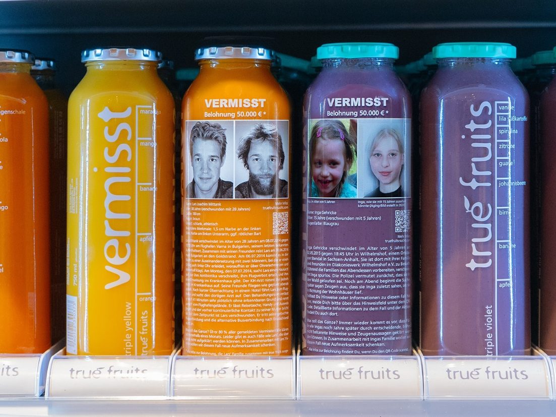 Foto von vermissten auf Smoothie-Flaschen Foto von vermissten auf Smoothie-Flaschen