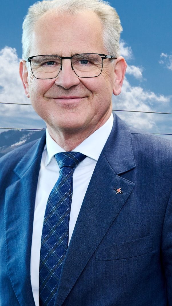 Vorstandsvorsitzender Dr. Christof Germann meint, der Anstieg der Netzkosten würde in etwa kompensiert.