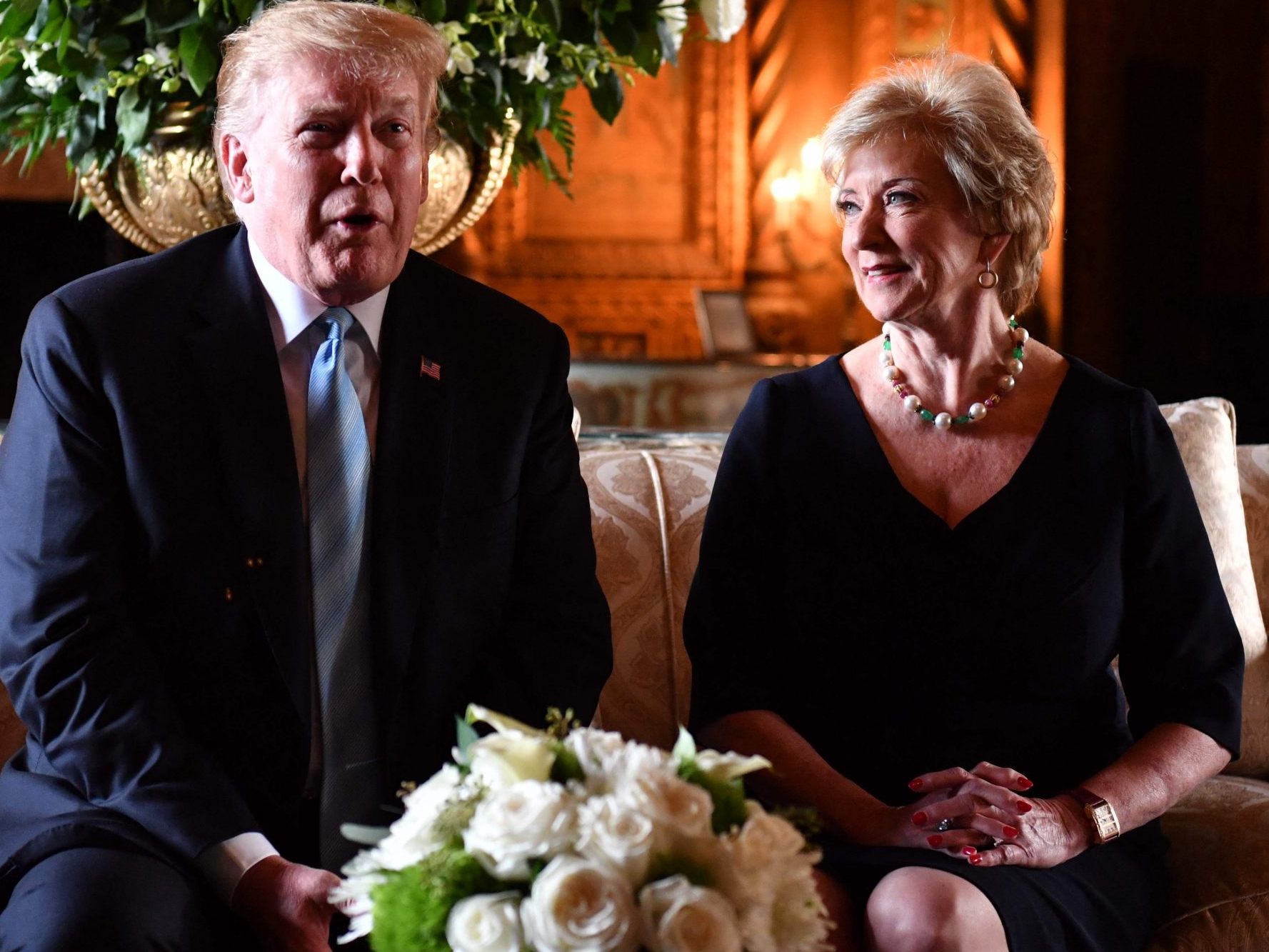 76-Jährige (r.) ohne einschlägige Erfahrung soll USA zur "Nummer eins bei Bildung" machen. 76-Jährige (r.) ohne einschlägige Erfahrung soll USA zur "Nummer eins bei Bildung" machen.