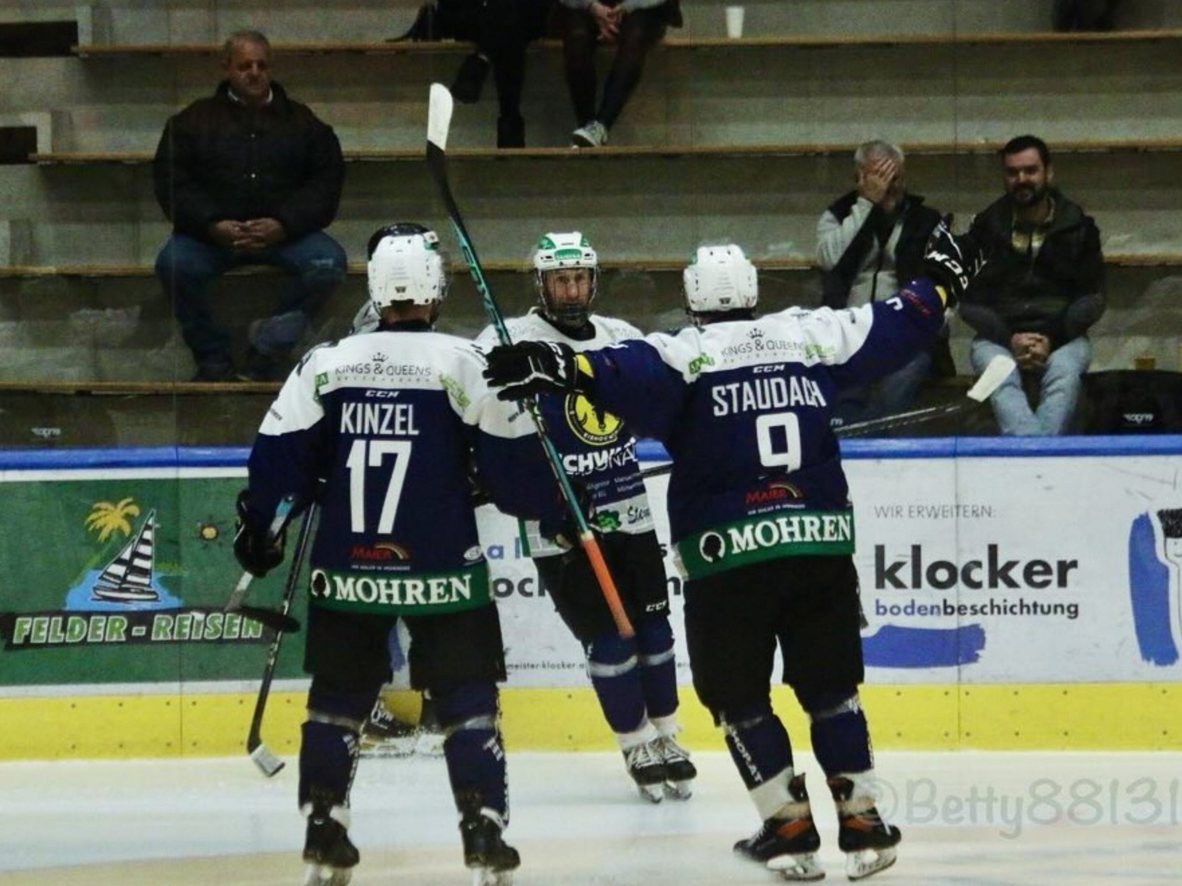In der VEHL1 feierte der HSC einen souveränen Erfolg gegen den amtierenden Meister. In der VEHL1 feierte der HSC einen souveränen Erfolg gegen den amtierenden Meister.