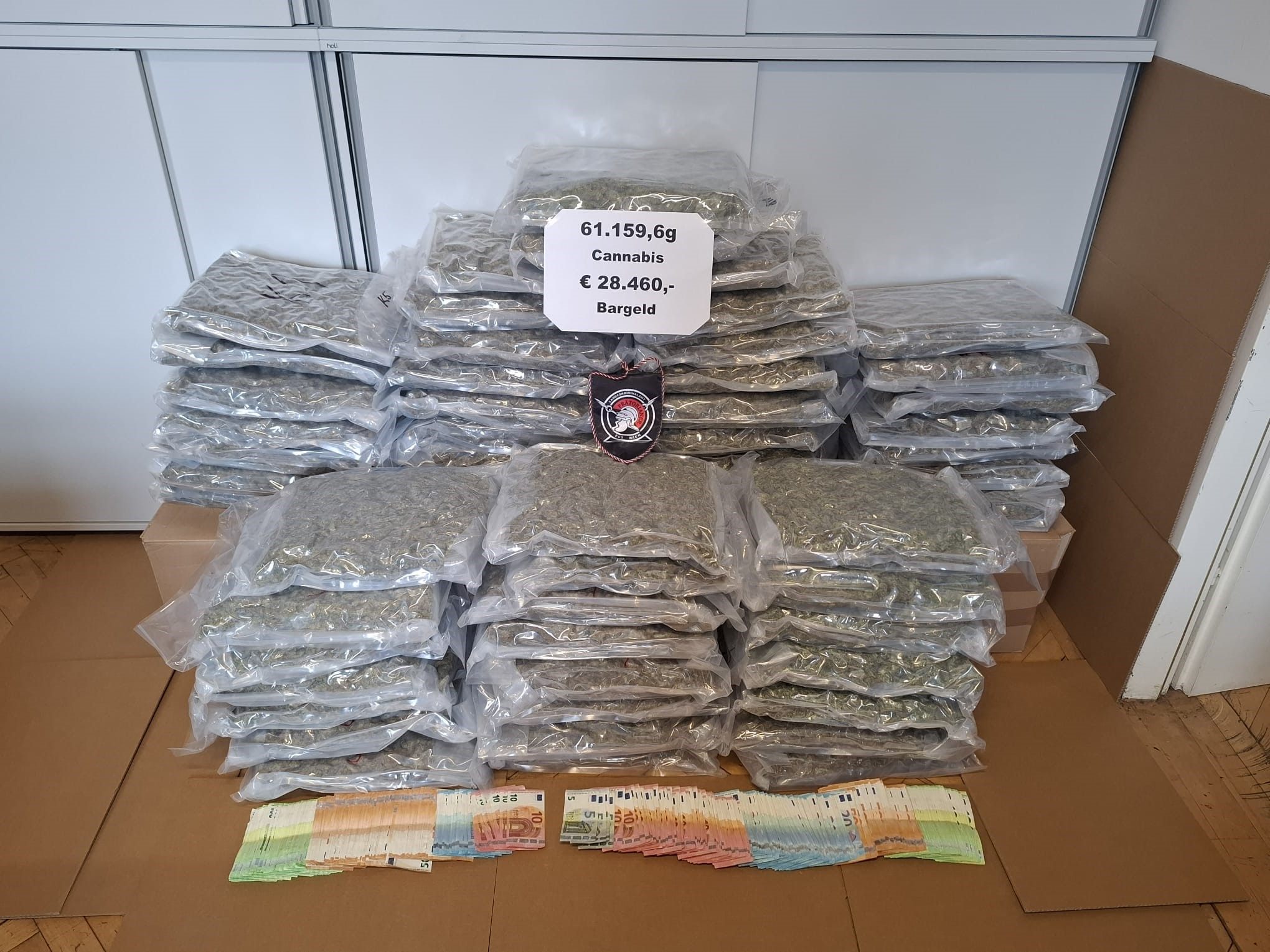 Die Wiener Polizei stellte insgesamt rund 61 Kilo Marihuana sicher.