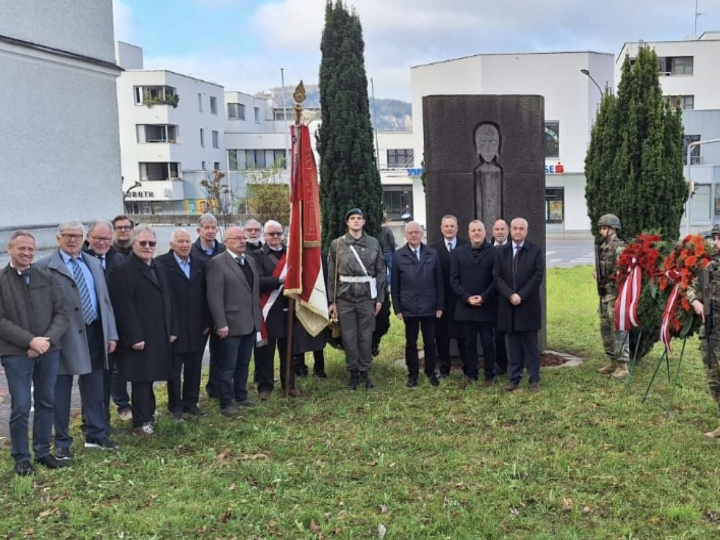 In Gedenken an die Opfer der beiden Weltkriege fand in Götzis am Seelensonntag eine Gedenkfeier statt. In Gedenken an die Opfer der beiden Weltkriege fand in Götzis am Seelensonntag eine Gedenkfeier statt.