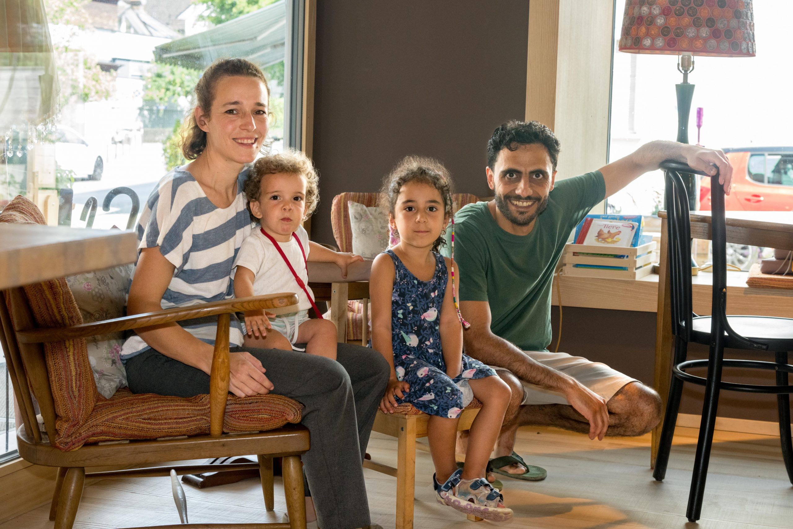 Seine Familie ist der Grund, warum er hier bleiben möchte. Seine Familie ist der Grund, warum er hier bleiben möchte.
