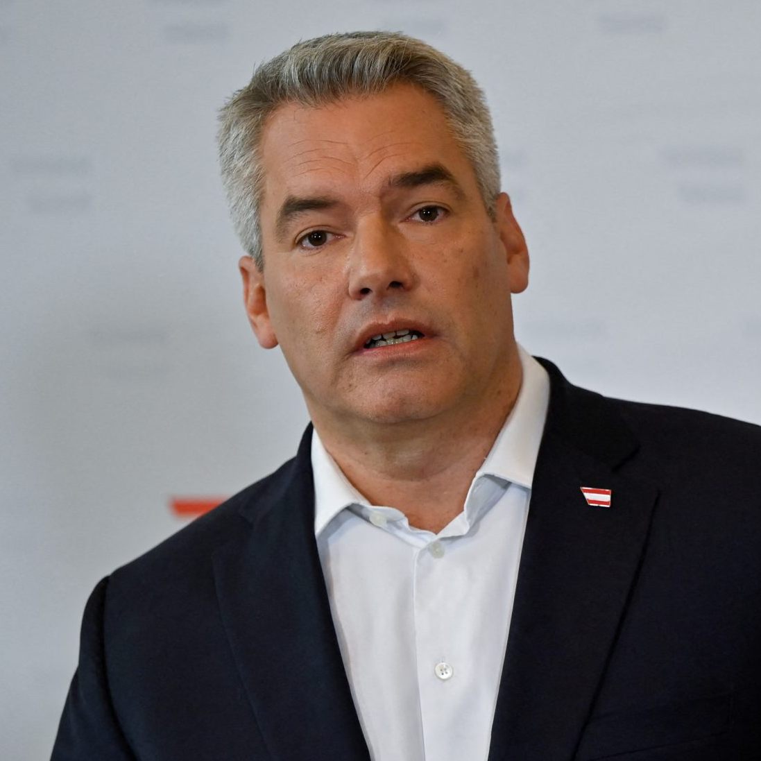 ÖVP-Obmann Karl Nehammer schließt Steuererhöhungen zur Budget-Konsolidierung nicht mehr aus.
