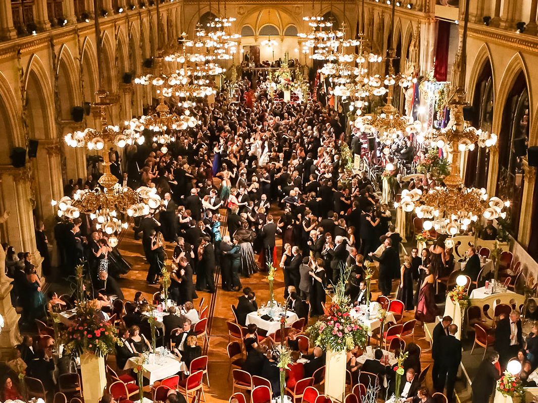 Der Blumenball der Wiener Stadtgärten darf auch in der Ballsaison 2025 nicht fehlen.