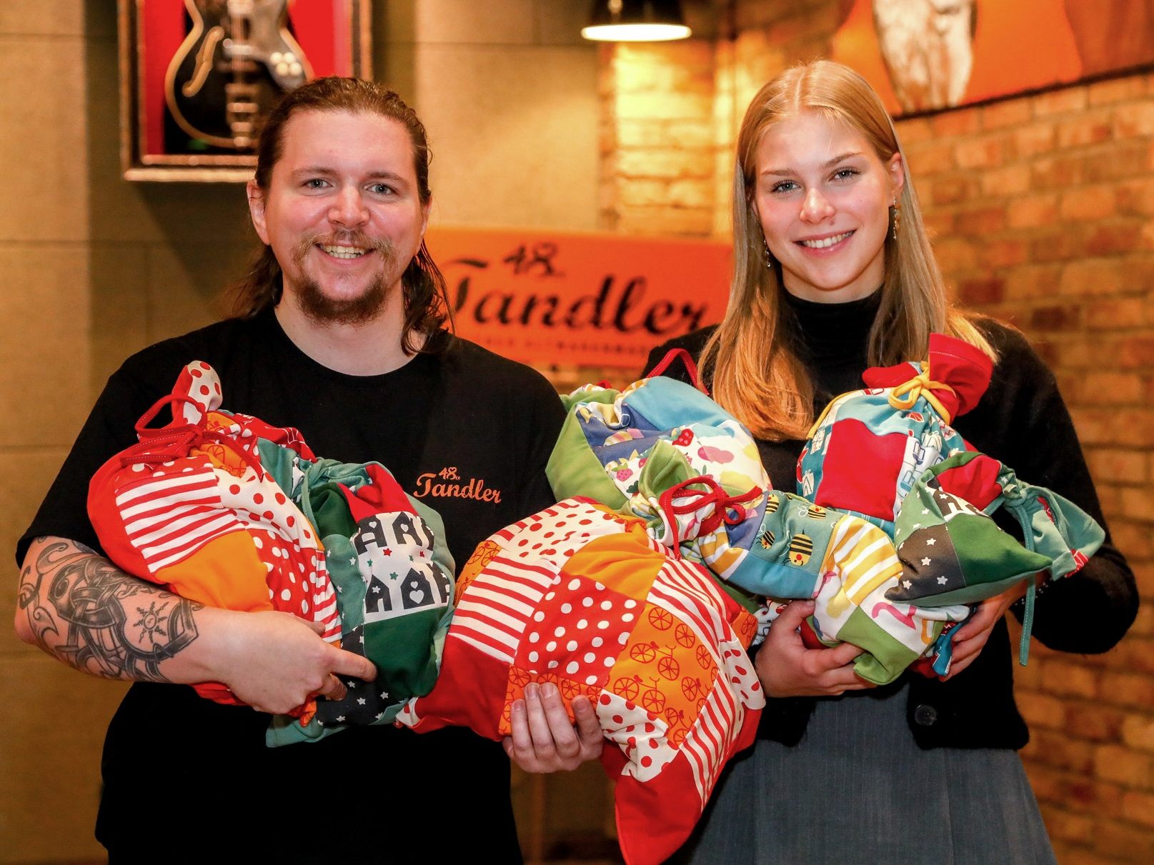 Die neuen 48er-Geschenksäcke sind da. Die neuen 48er-Geschenksäcke sind da.