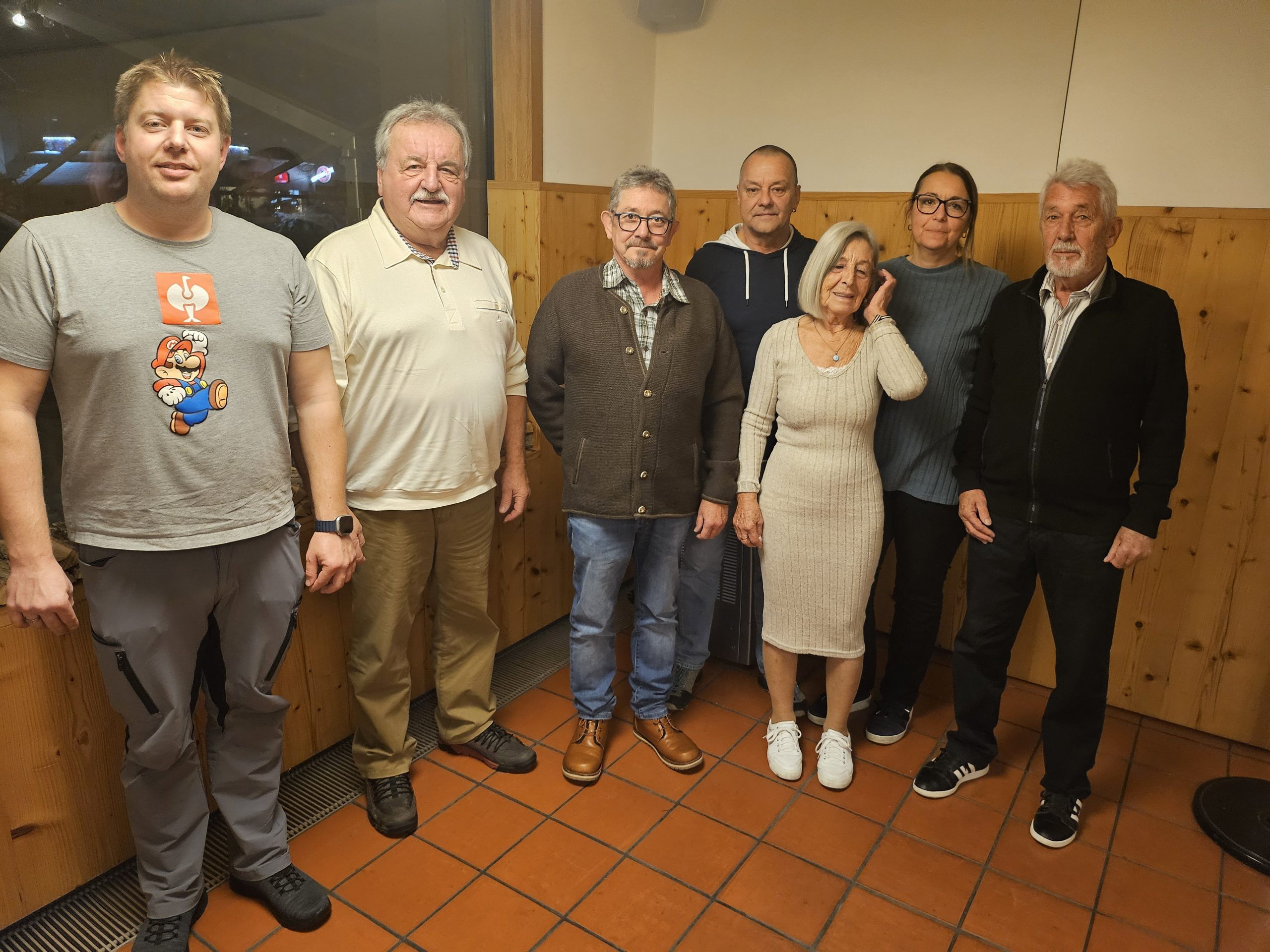 Obmann Roland Böhler und Vorstandsmitglieder.