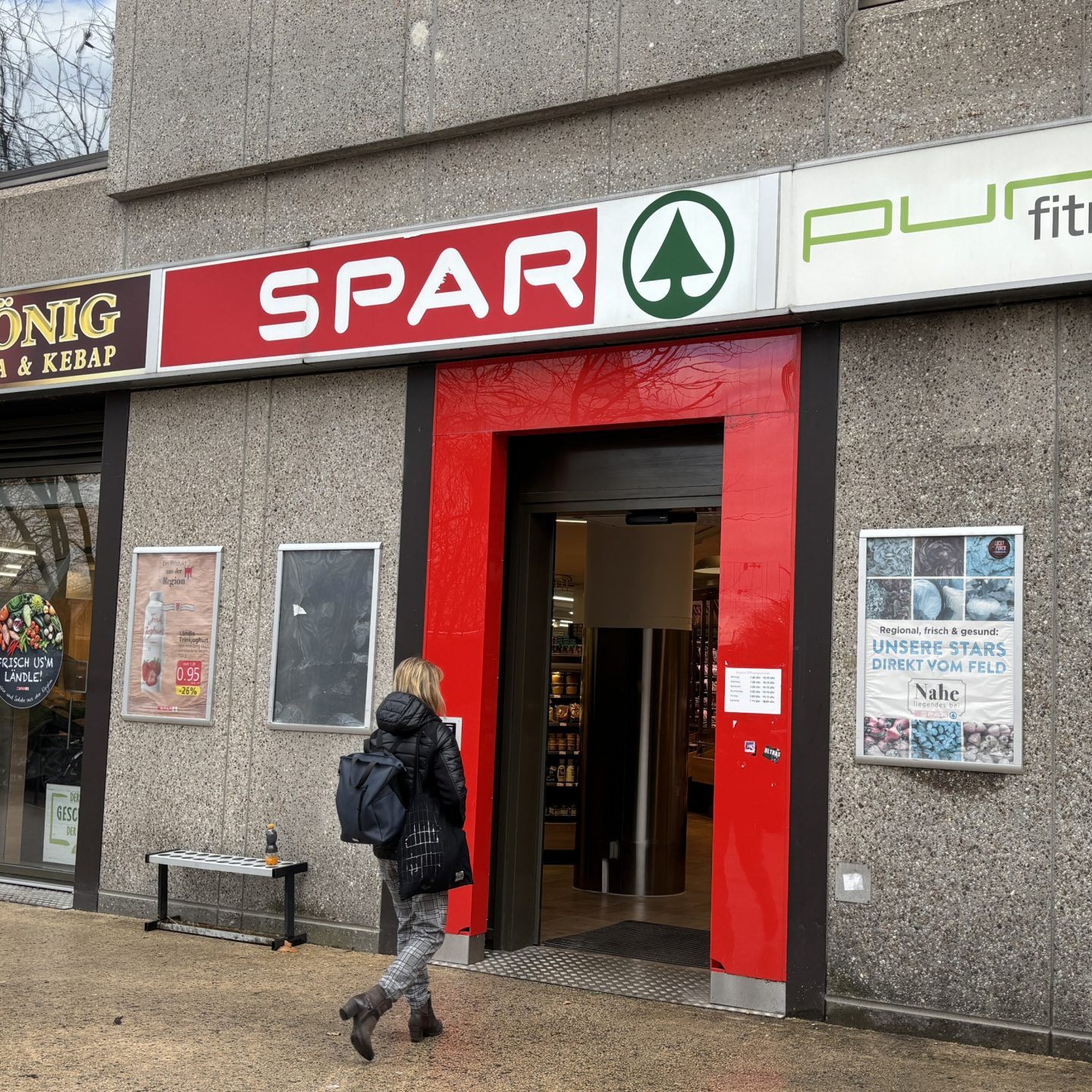 SPAR am Kornmarktplatz schließt 2024, Wiedereröffnung 2025 geplant.