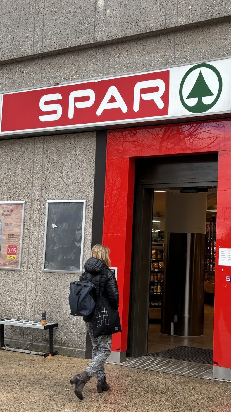 SPAR am Kornmarktplatz schließt 2024, Wiedereröffnung 2025 geplant.