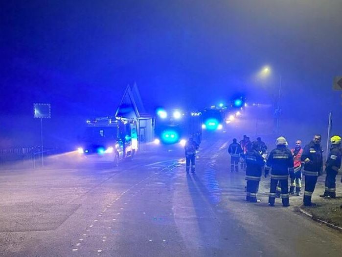 Dunkelheit und Nebel erschweren die Suche nach dem vermissten Kleinflugzeug. Dunkelheit und Nebel erschweren die Suche nach dem vermissten Kleinflugzeug.