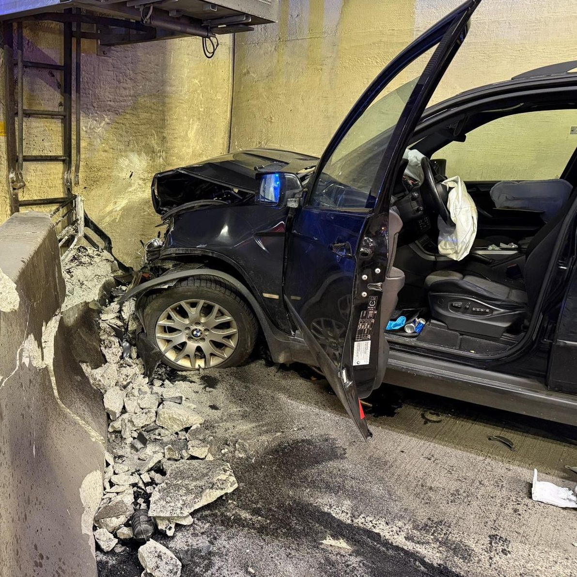 Pkw kracht in Pannenbucht.