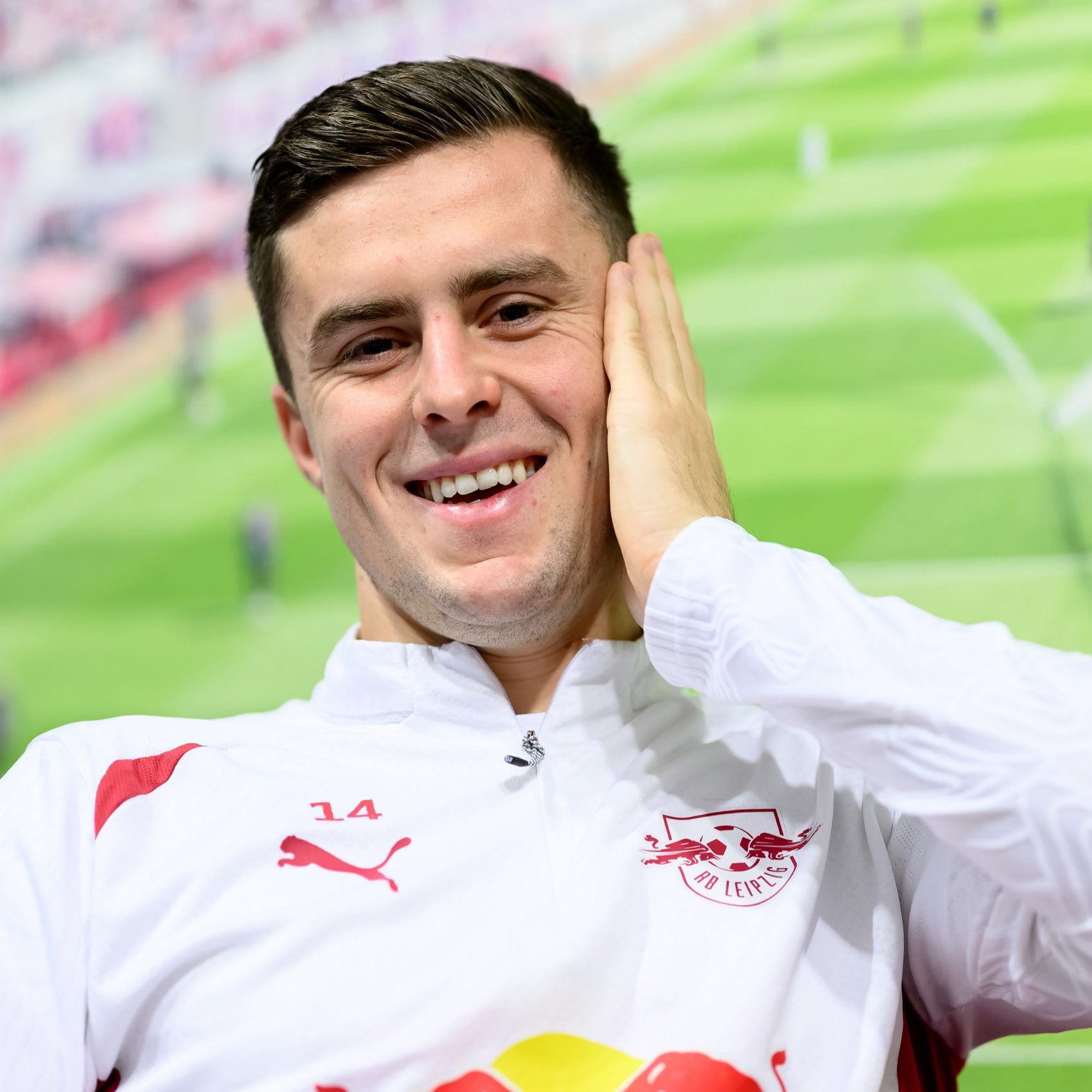 Christoph Baumgartner freut sich über die Wahl zum "Fußballer des Jahres".