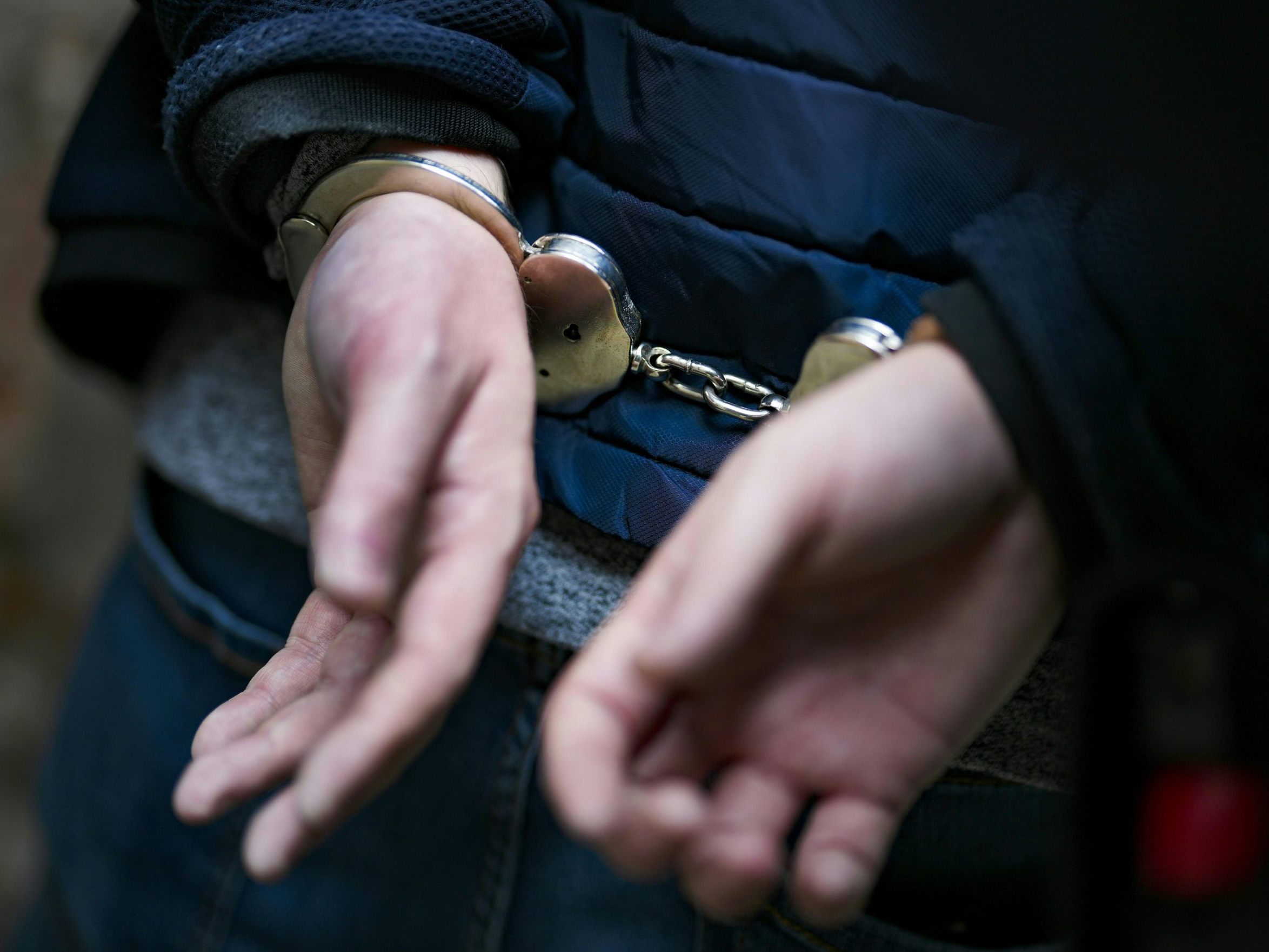 Für die Verdächtigen klickten die Handschellen.