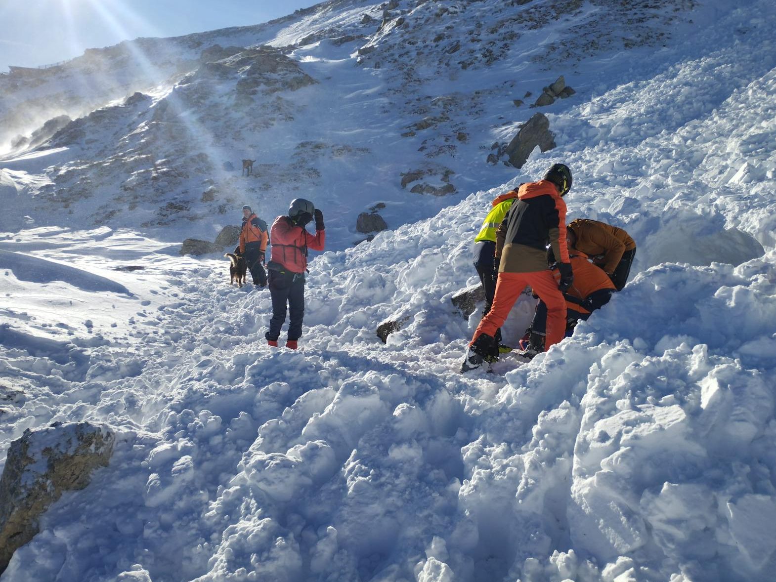 Ein Wintersportler wurde in Mauterndorf im Lungau von einer Lawine erfasst und getötet.