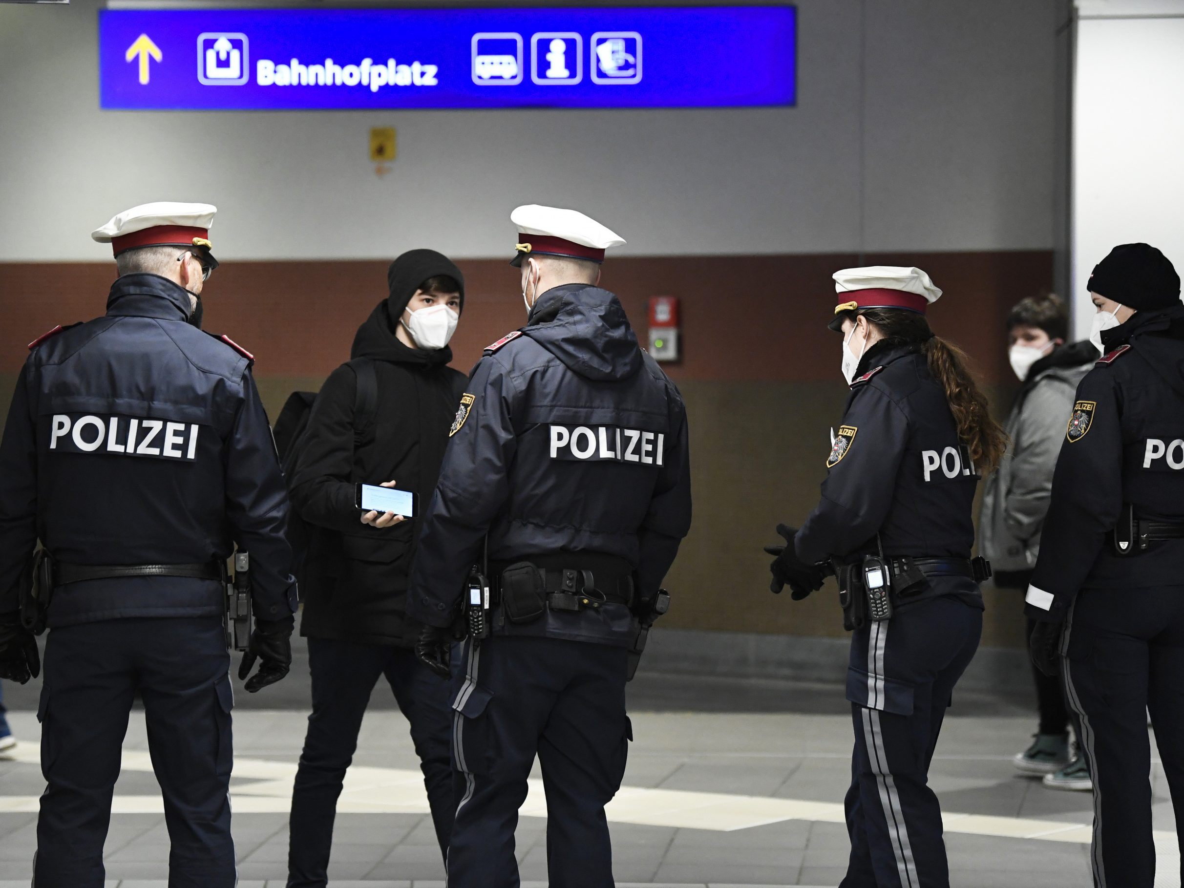 Der Schwerpunkt der Einsatzgruppe Jugendkriminalität liegt vor allem in Wiener Neustadt. Der Schwerpunkt der Einsatzgruppe Jugendkriminalität liegt vor allem in Wiener Neustadt.