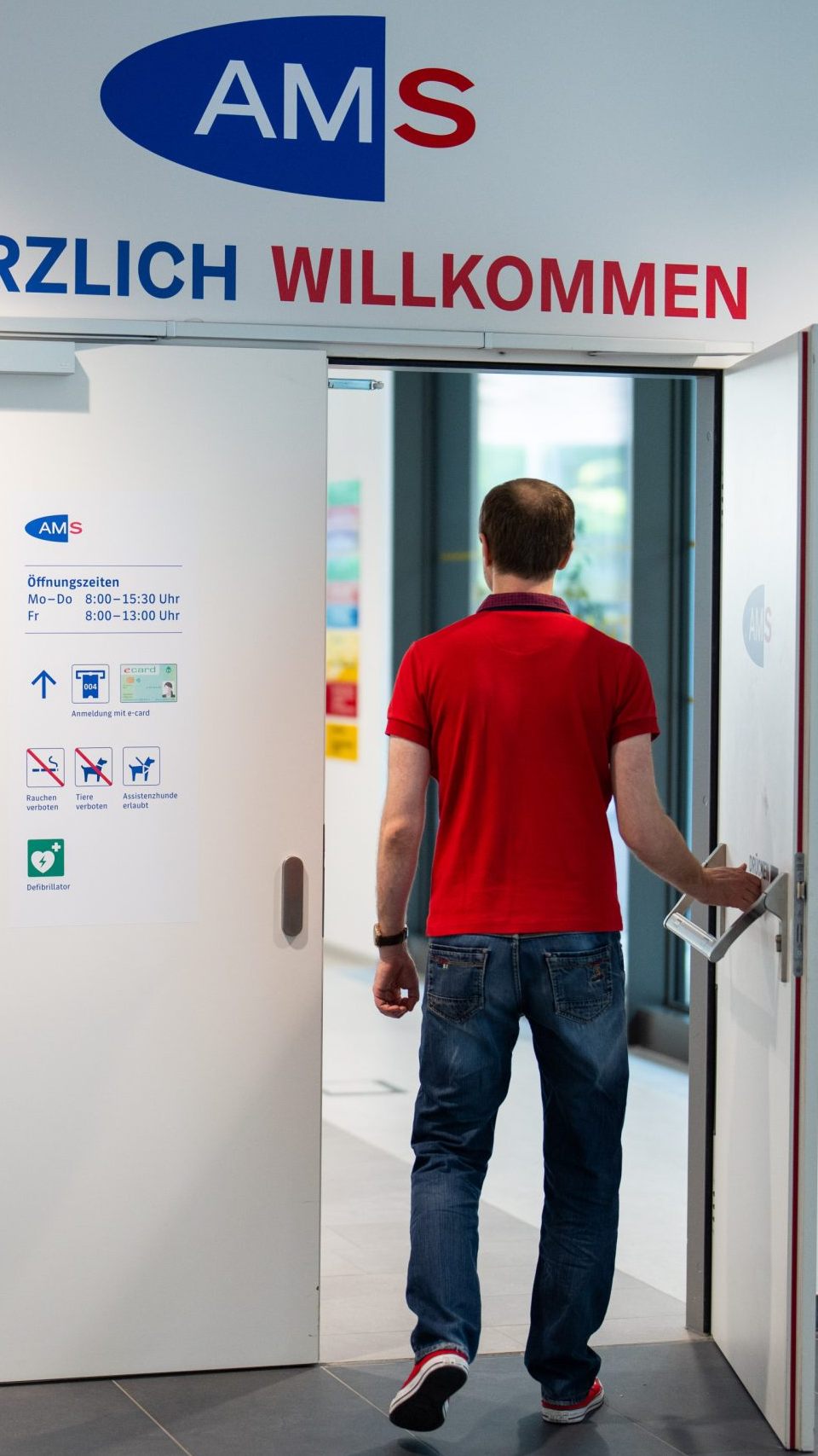 Arbeitslosigkeit nahm zu.