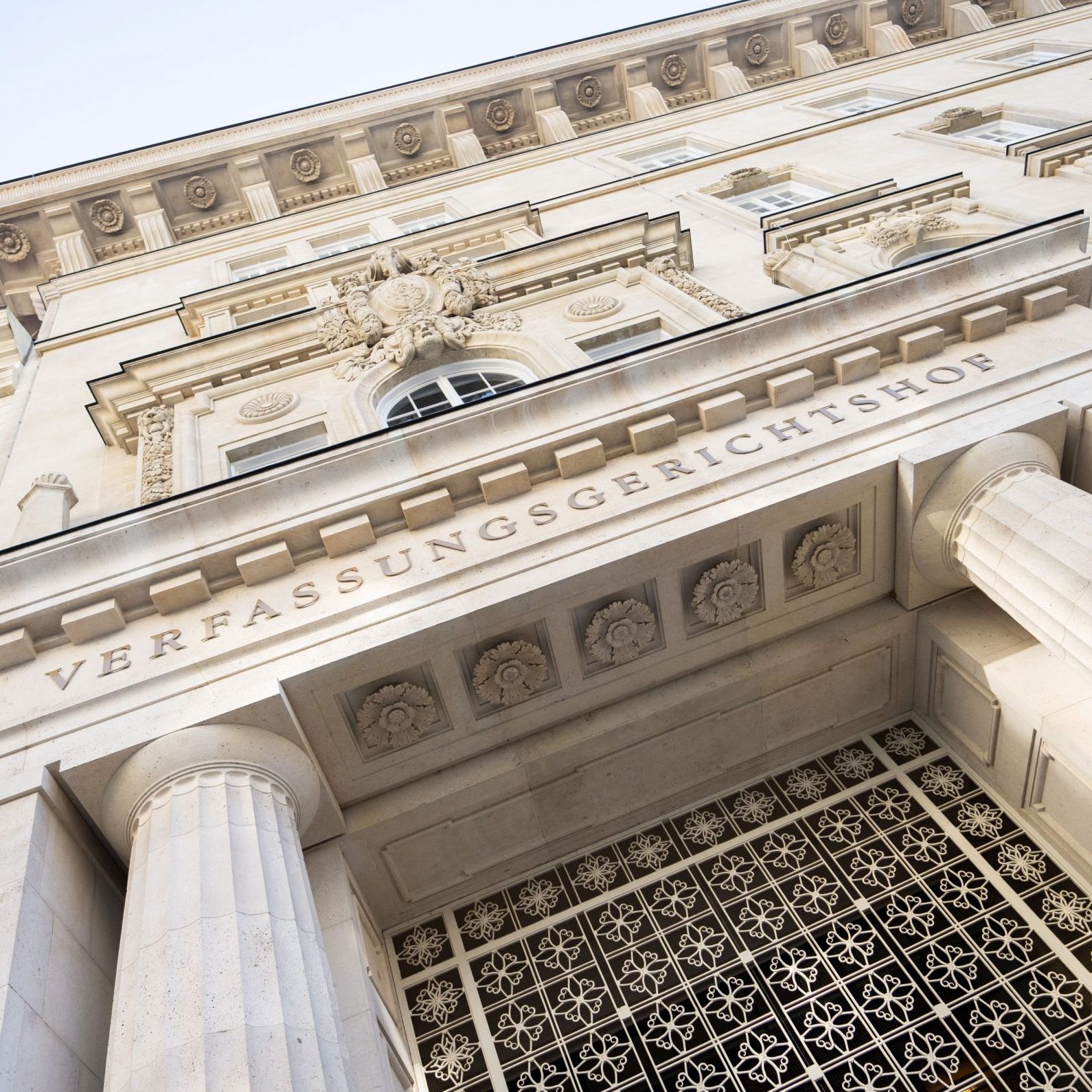 Burgenland zieht gegen Vollspaltenböden bei Rinderhaltung vor den VfGH.