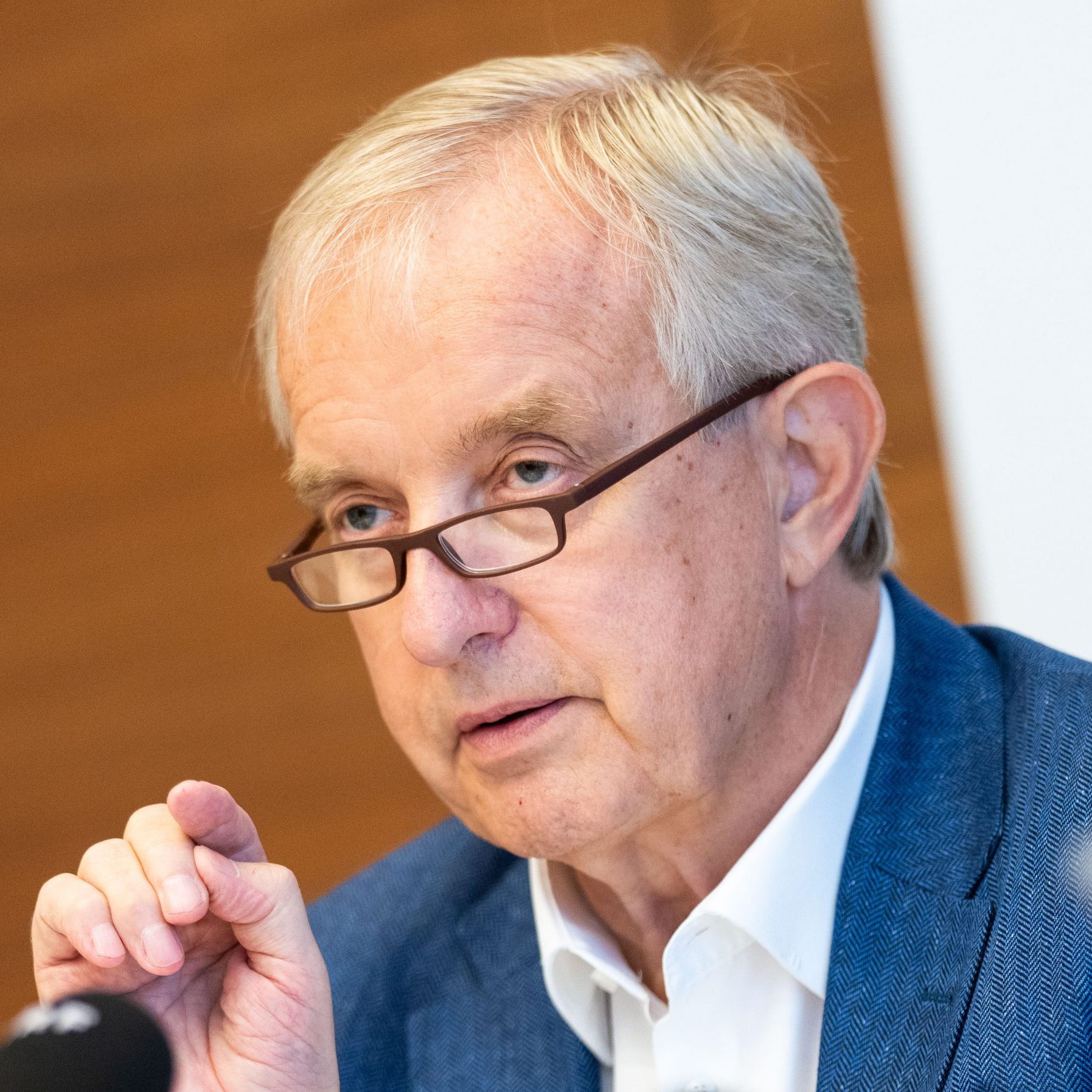 Ärztekammer-Präsident Steinhart fordert einen Runden Tisch.