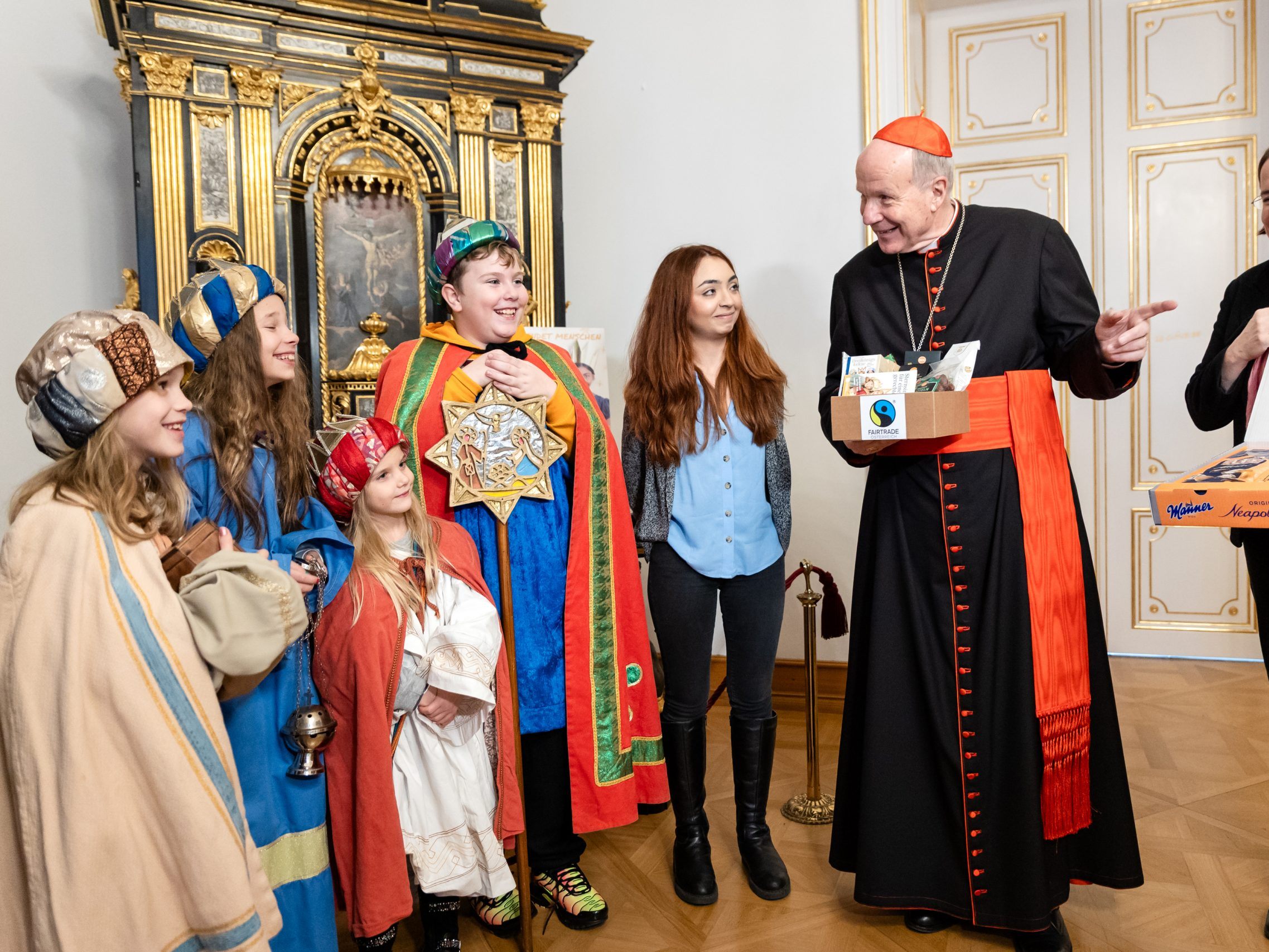 Die Sternsinger bei ihrem Besuch bei Kardinal Christoph Schönborn. Die Sternsinger bei ihrem Besuch bei Kardinal Christoph Schönborn.