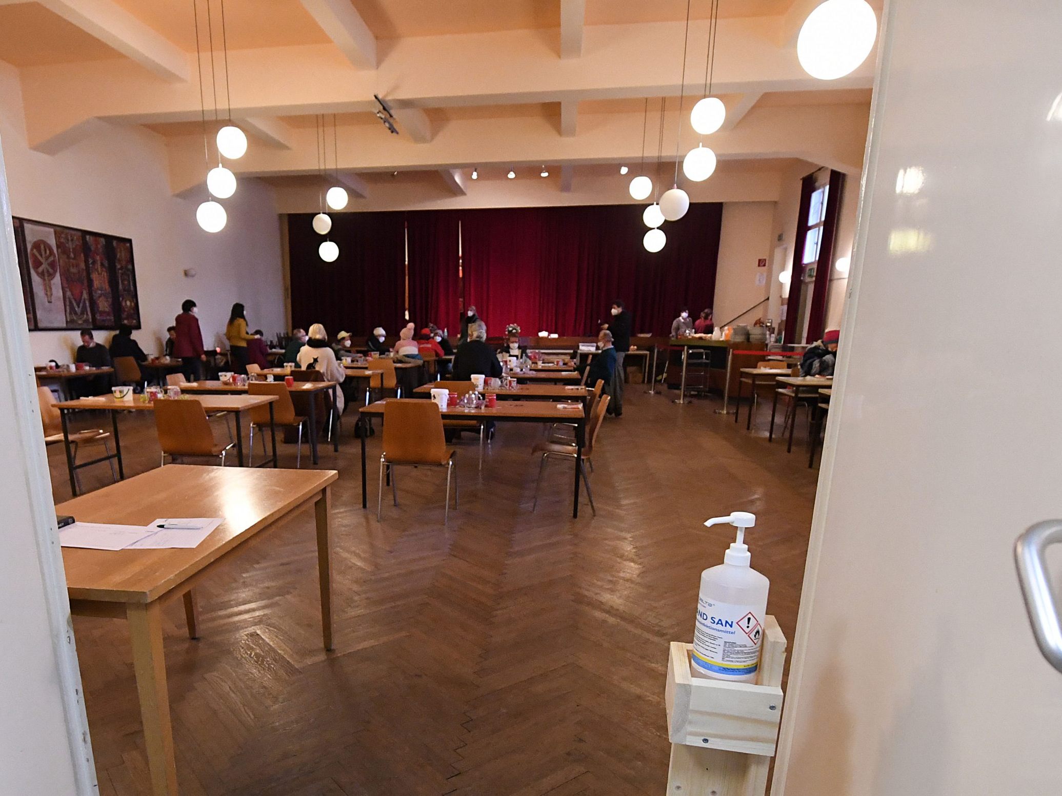 Caritas Wärmestuben bieten Schutz vor Kälte und Isolation.