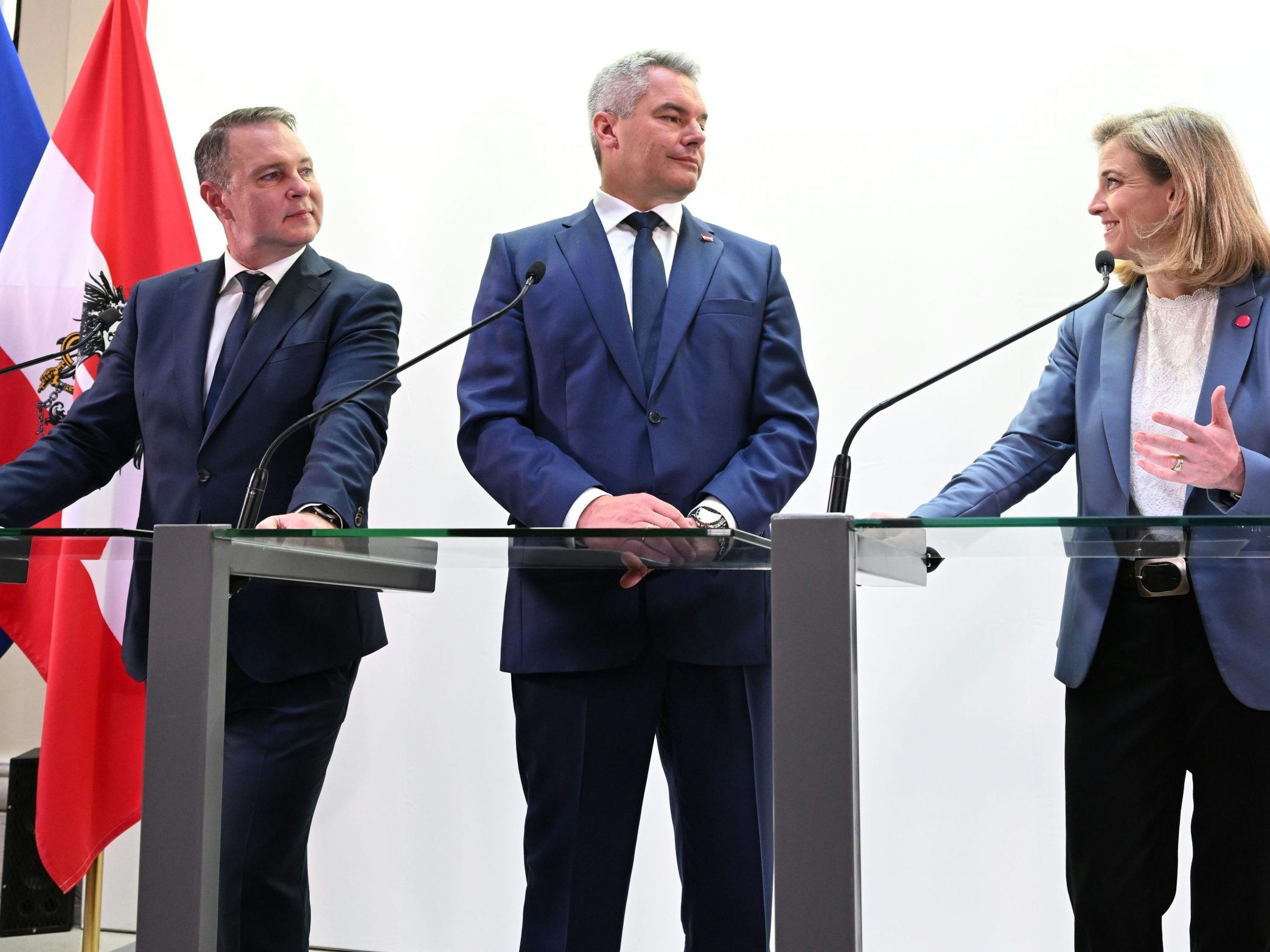 Parteichefs trafen bei "Rundem Tisch" Wirtschaftsfachleute. Parteichefs trafen bei "Rundem Tisch" Wirtschaftsfachleute.